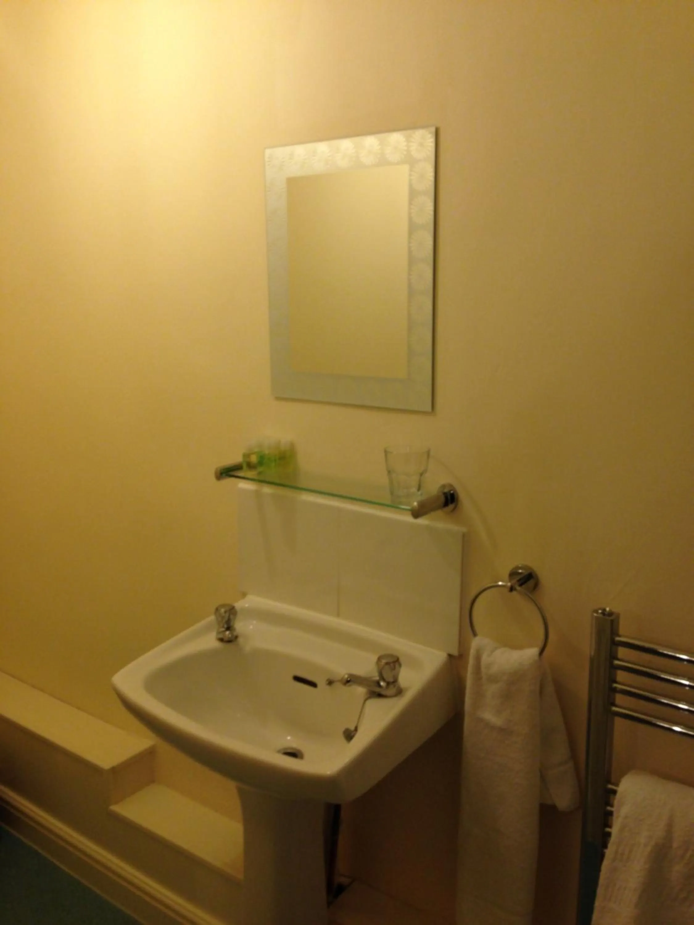 Bathroom in Victoria hotel