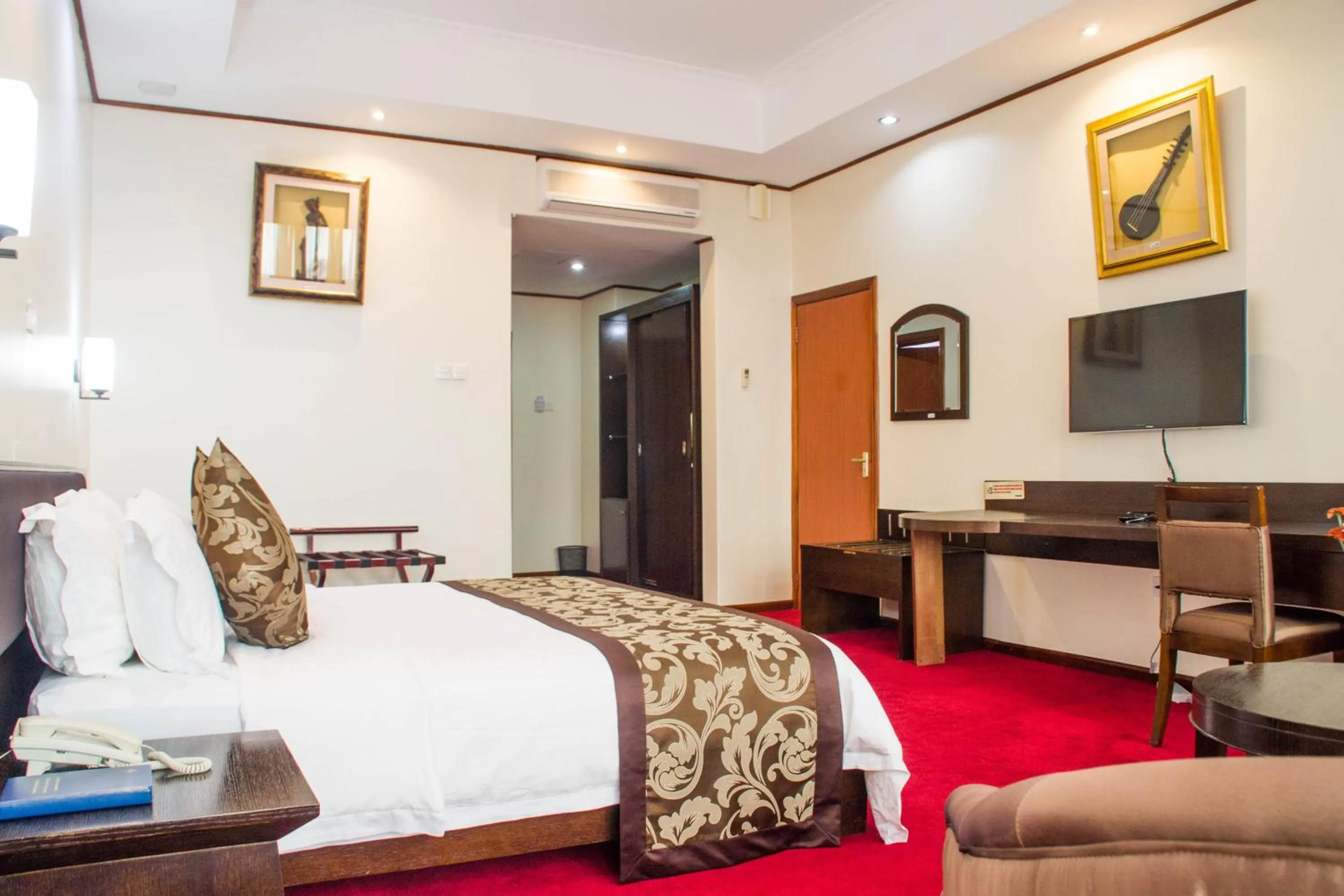 Bed in Lake View Resort Hotel