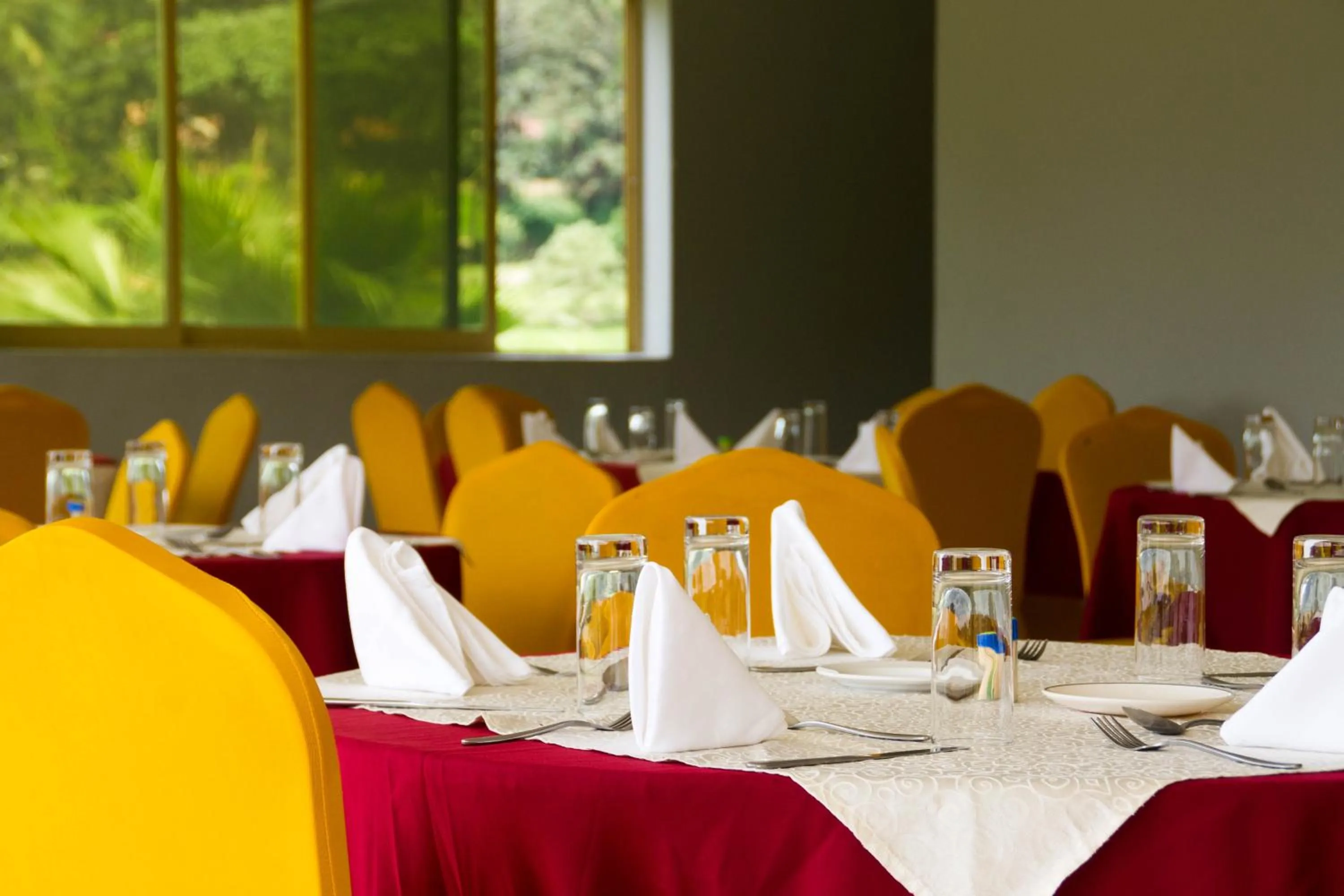 Restaurant/places to eat in Lake View Resort Hotel