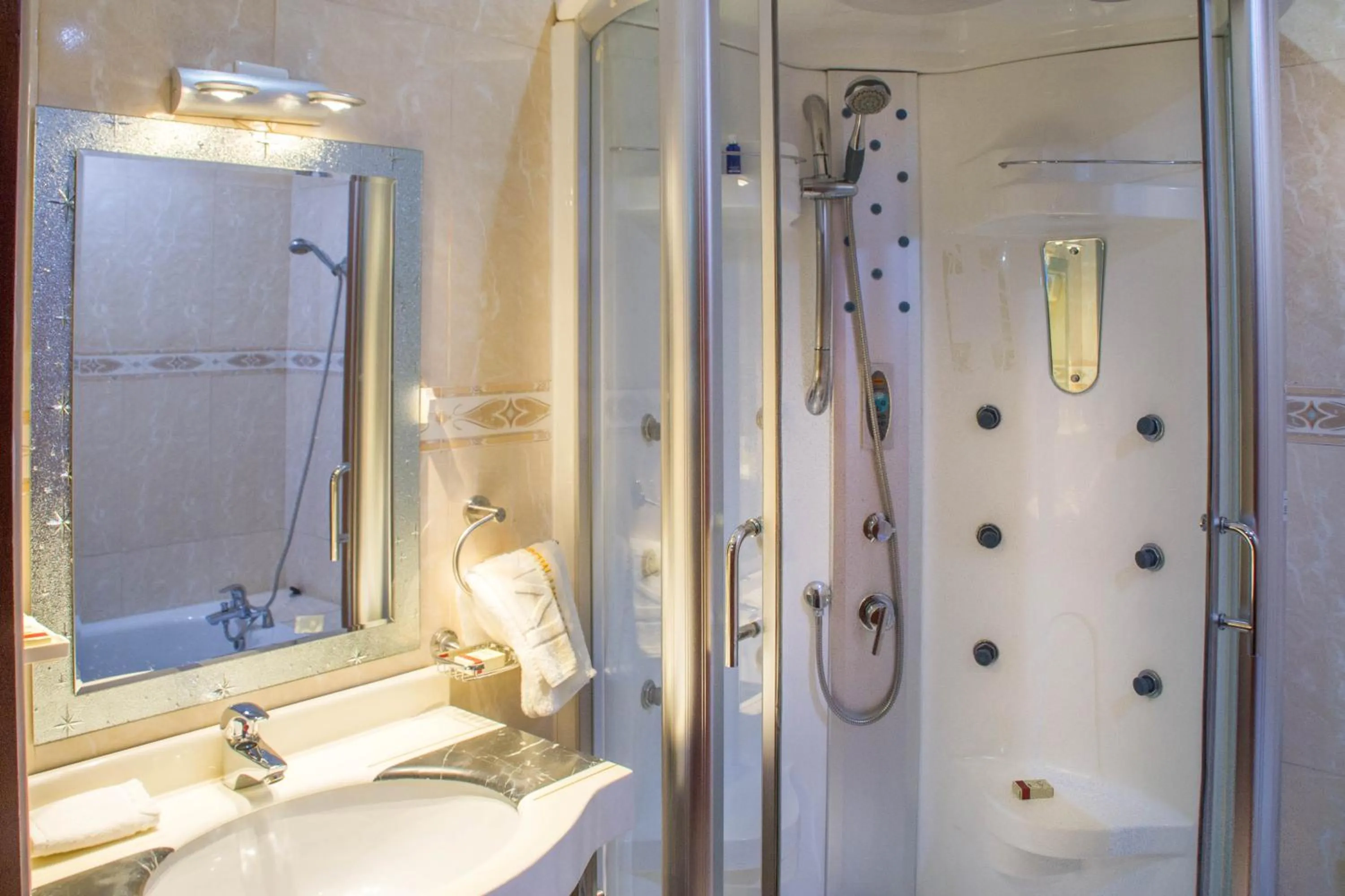 Bathroom in Lake View Resort Hotel