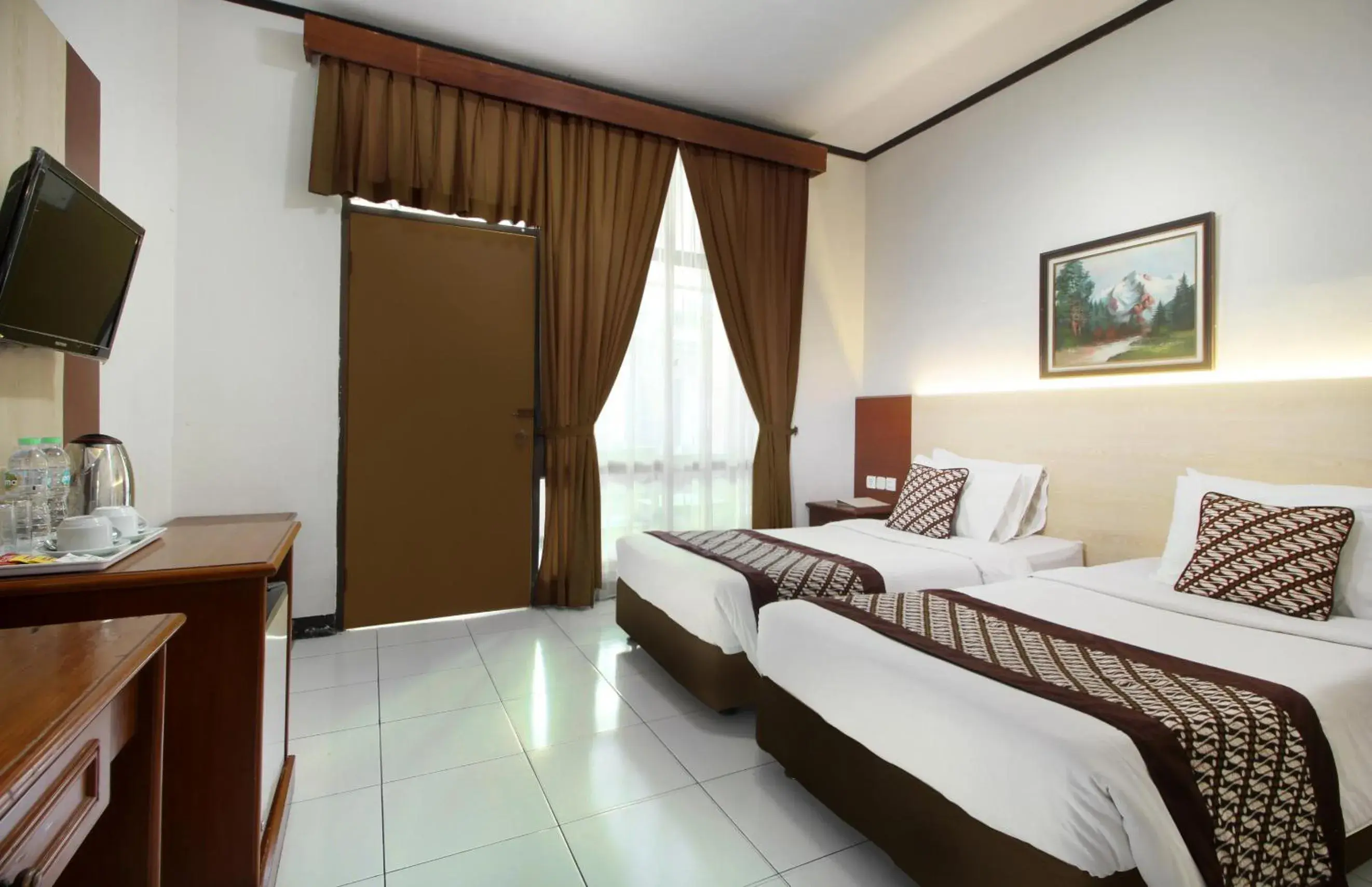 Superior Twin Room in Hotel Grand Trisula Indramayu Superior Twin Room in Hotel Grand Trisula Indramayu