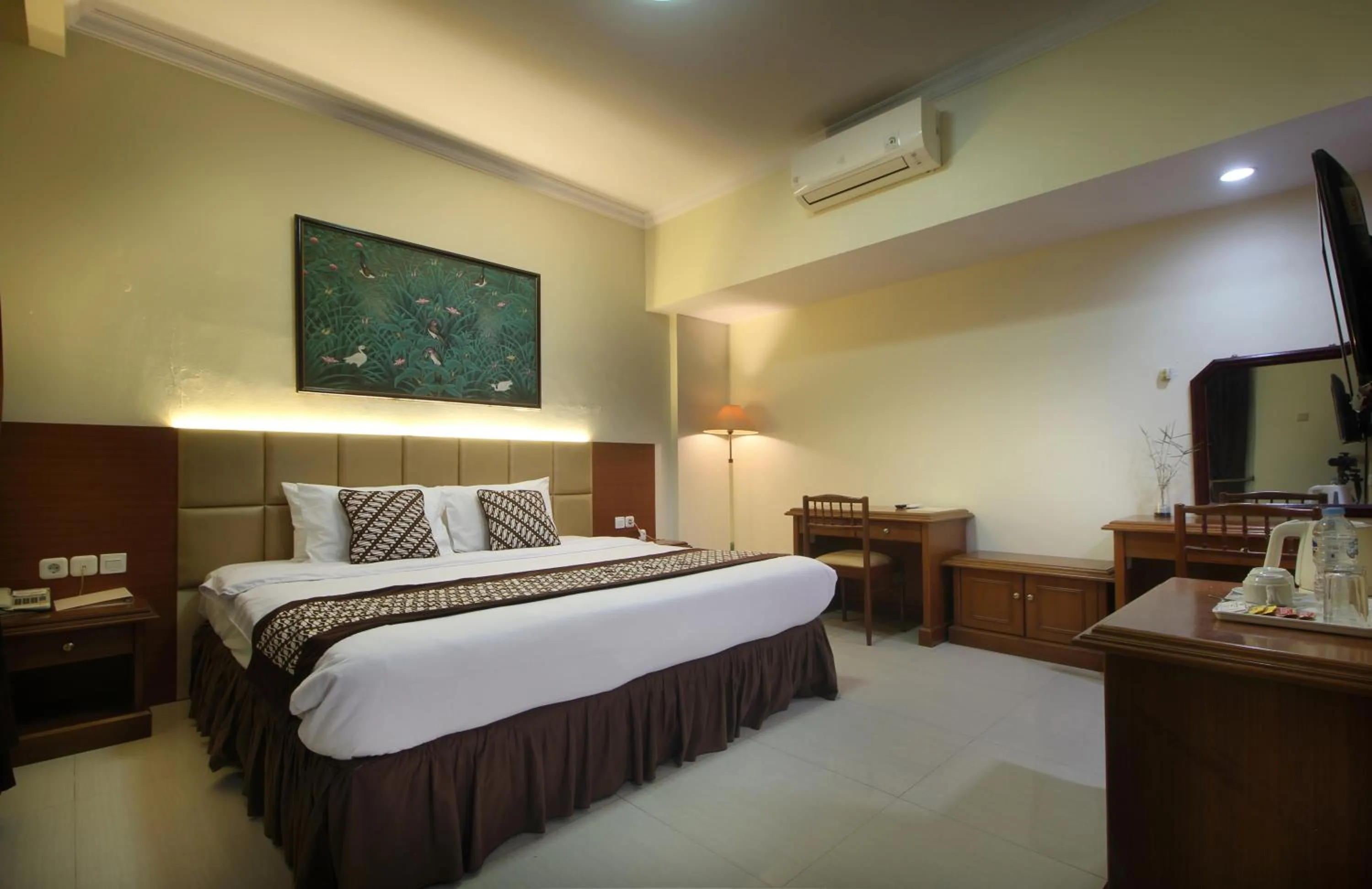 Bedroom, Bed in Hotel Grand Trisula Indramayu