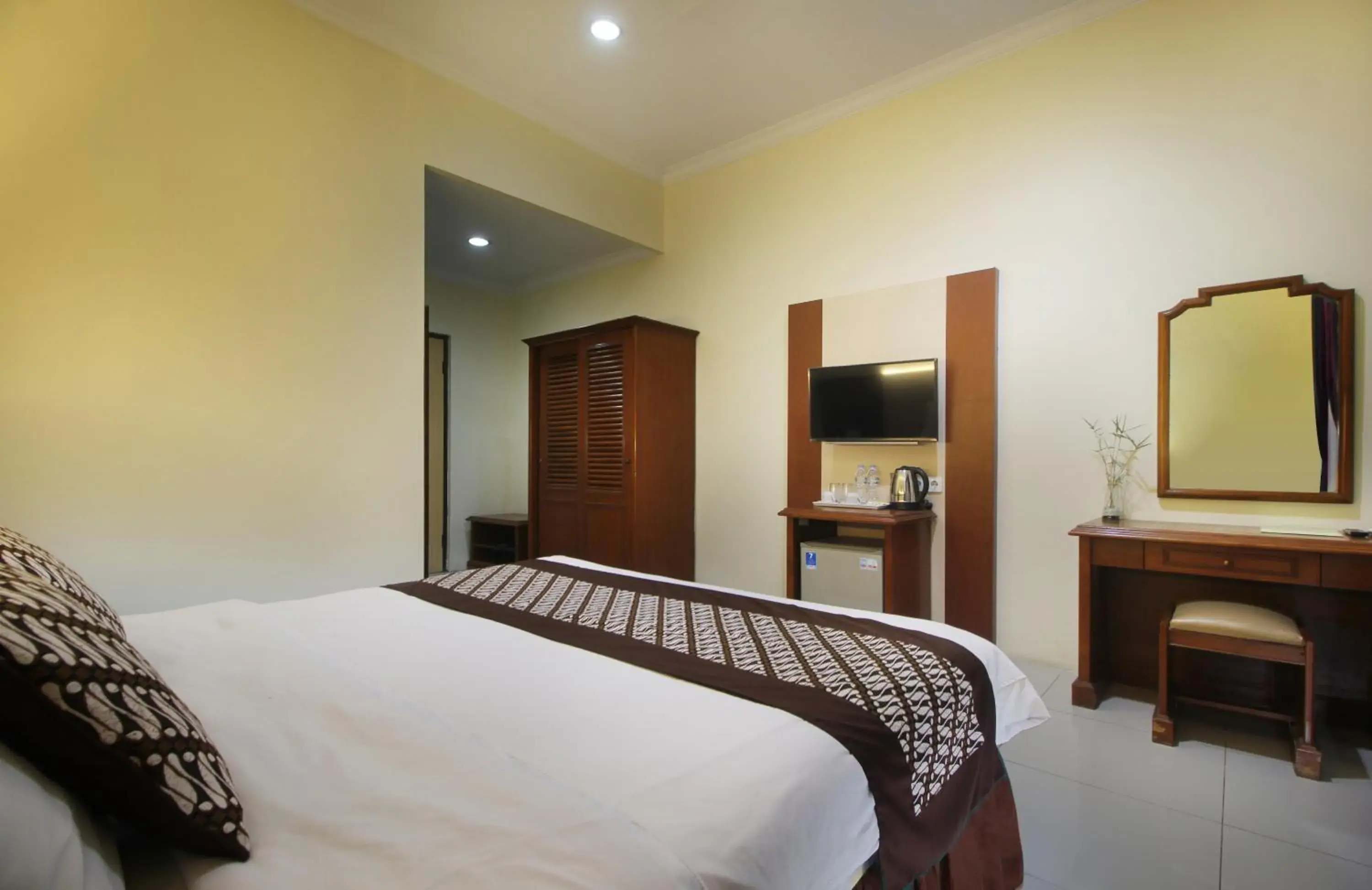 Deluxe Double Room in Hotel Grand Trisula Indramayu Deluxe Double Room in Hotel Grand Trisula Indramayu