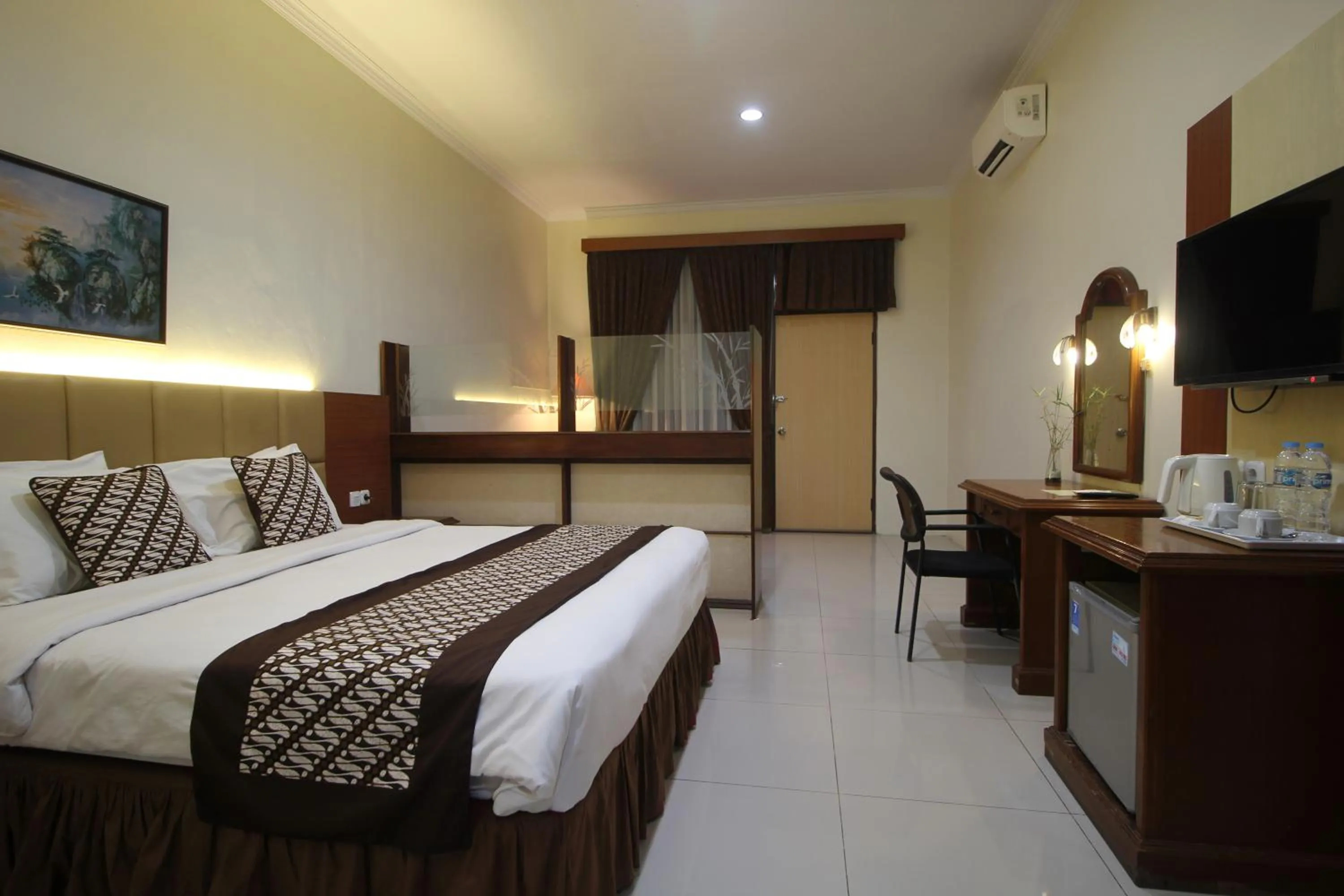 Bedroom, Bed in Hotel Grand Trisula Indramayu