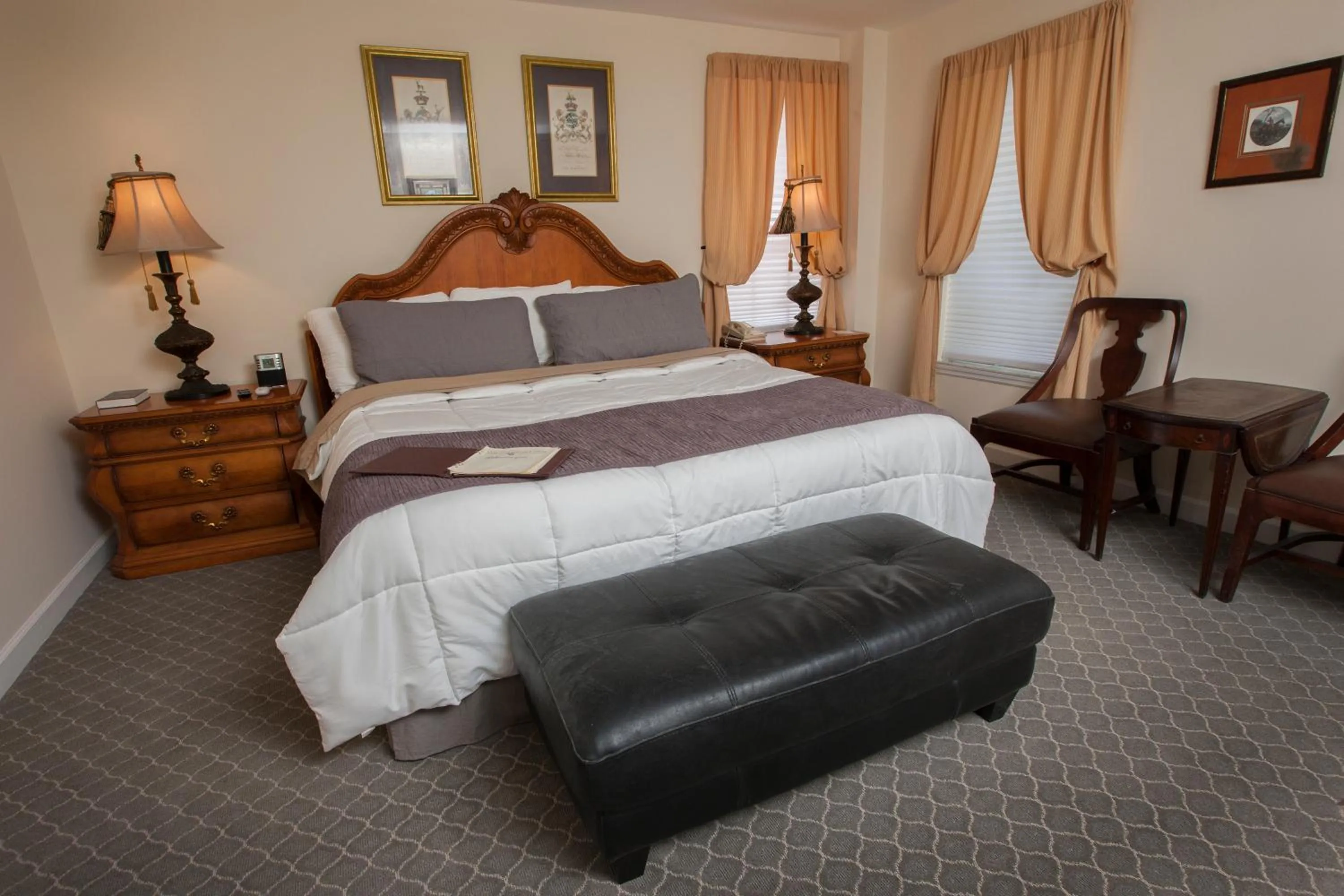 Photo of the whole room in Seminole Inn