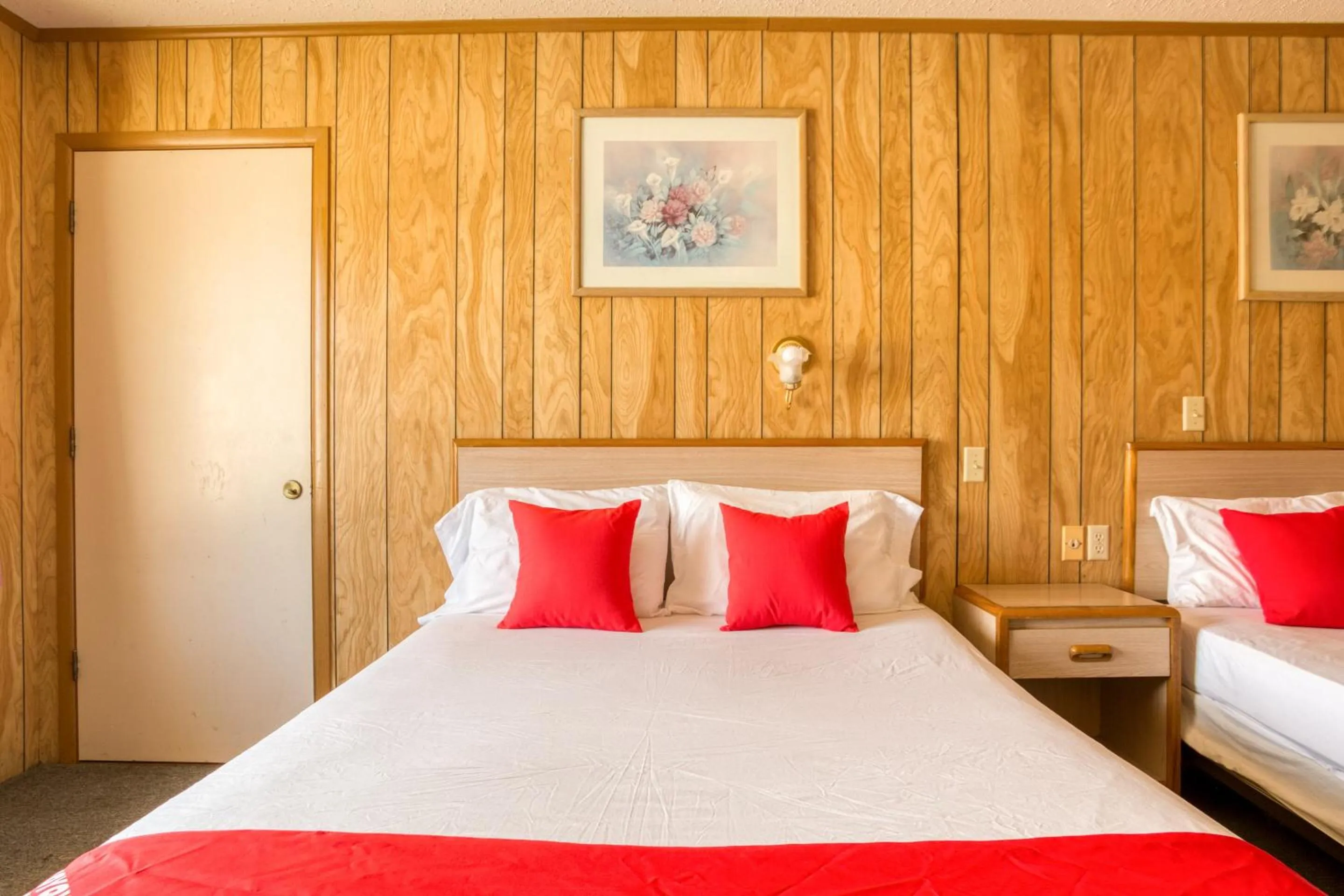 Bedroom in OYO Hotel Breckenridge TX Hubbard Creek Lake