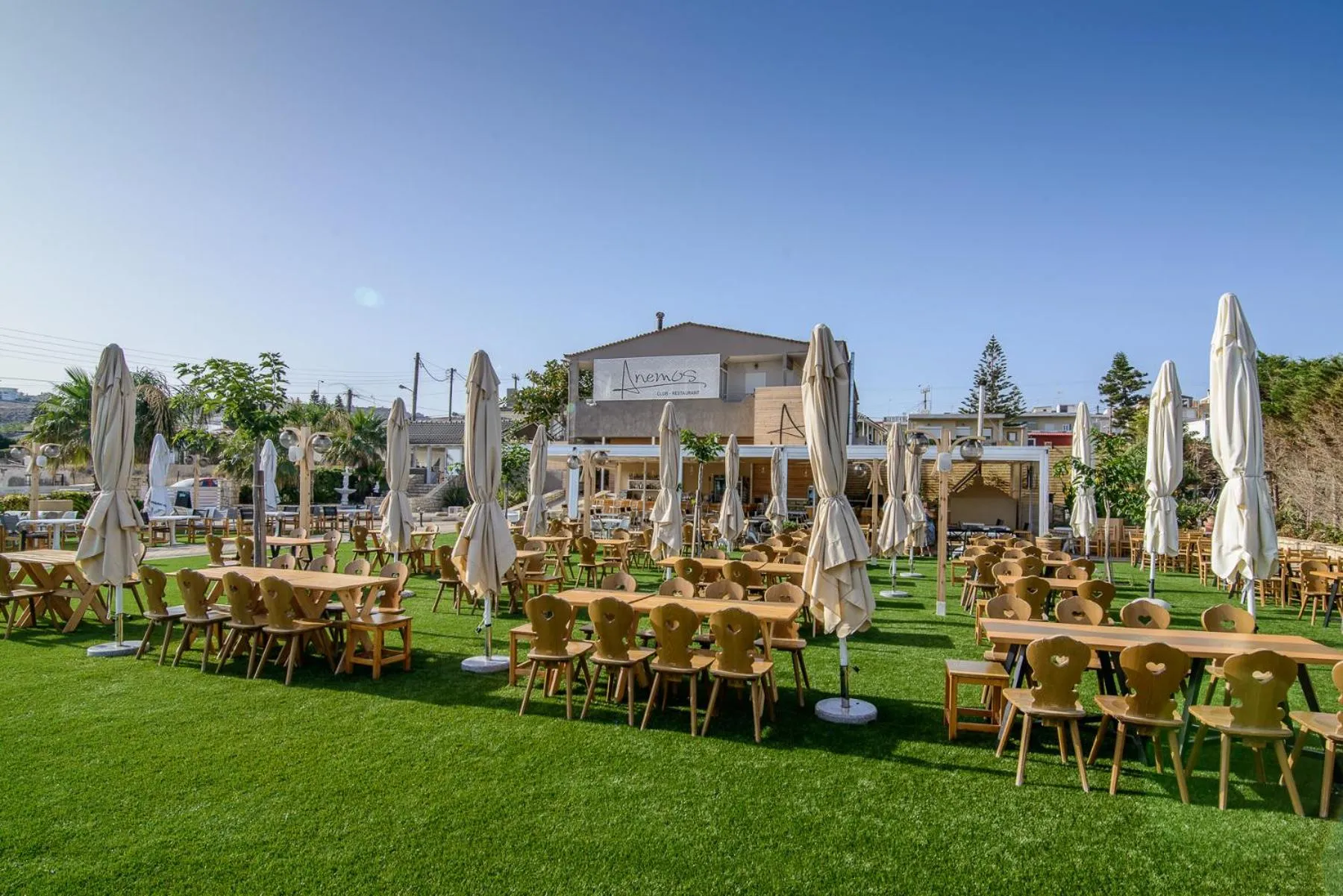 Restaurant/places to eat in Anemos Suites by Estia