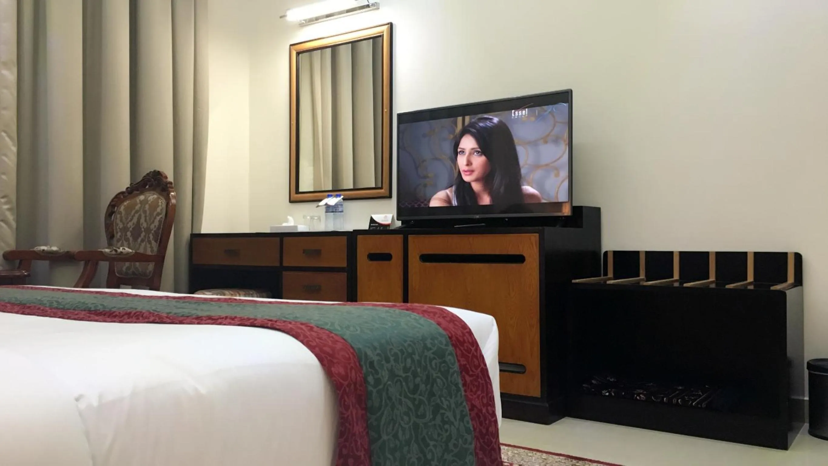TV and multimedia, Bed in Muscat International Hotel Plaza
