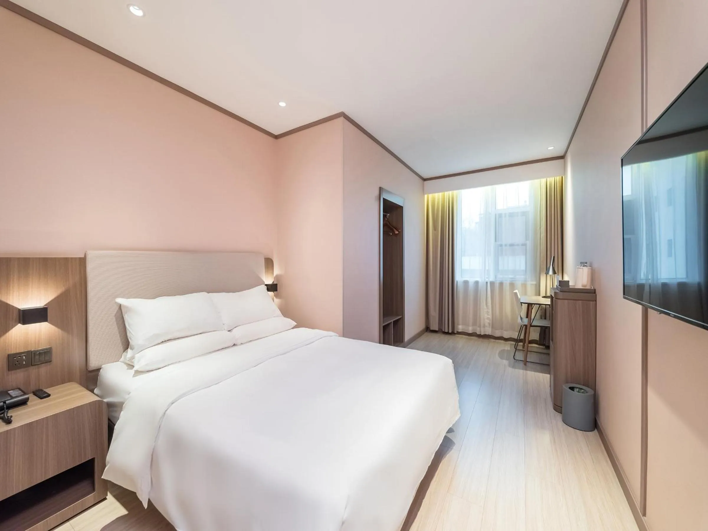 Photo of the whole room, Bed in Hanting Hotel Beijing Qianmen Street