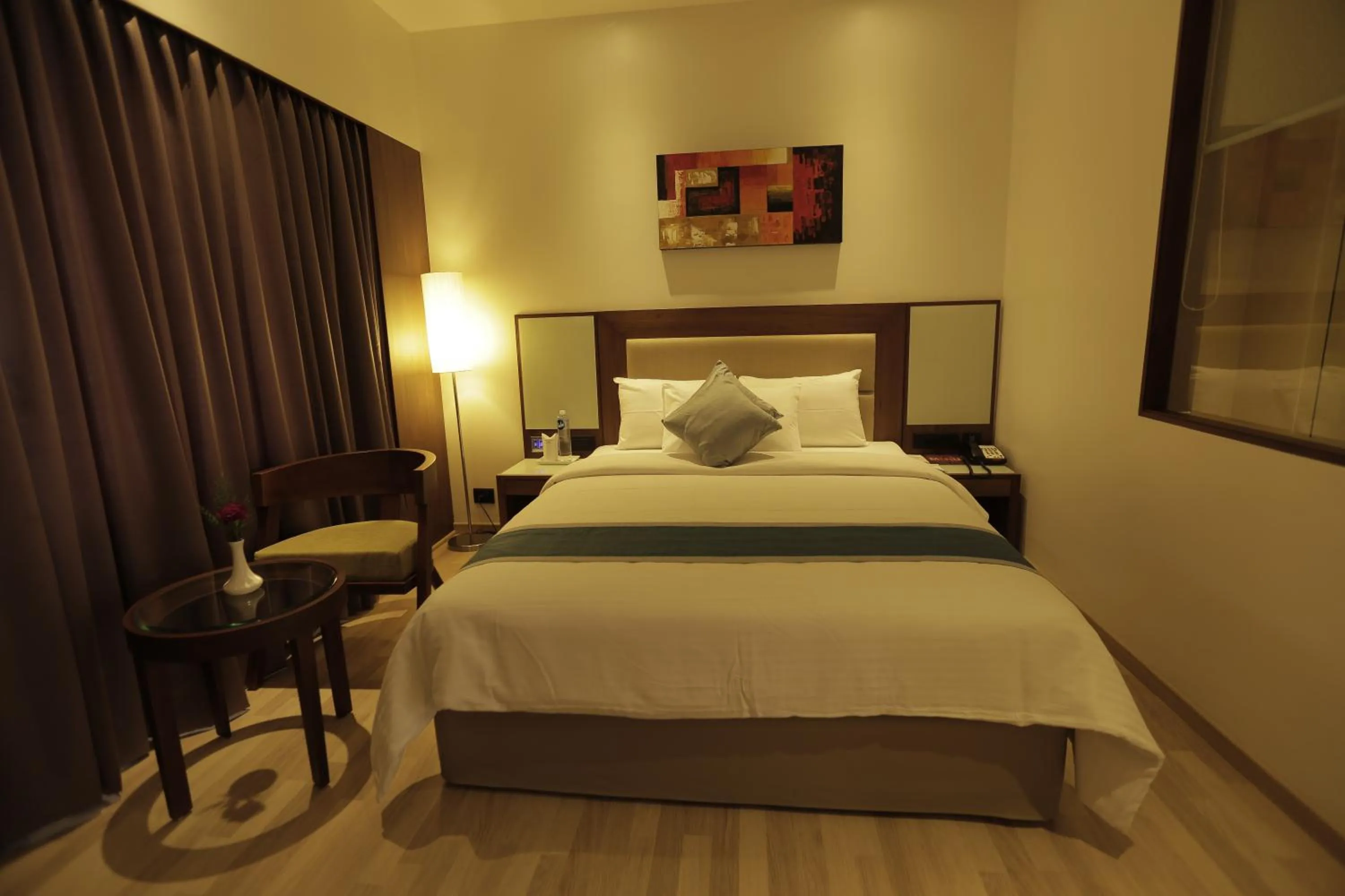 Photo of the whole room, Bed in Park Connect