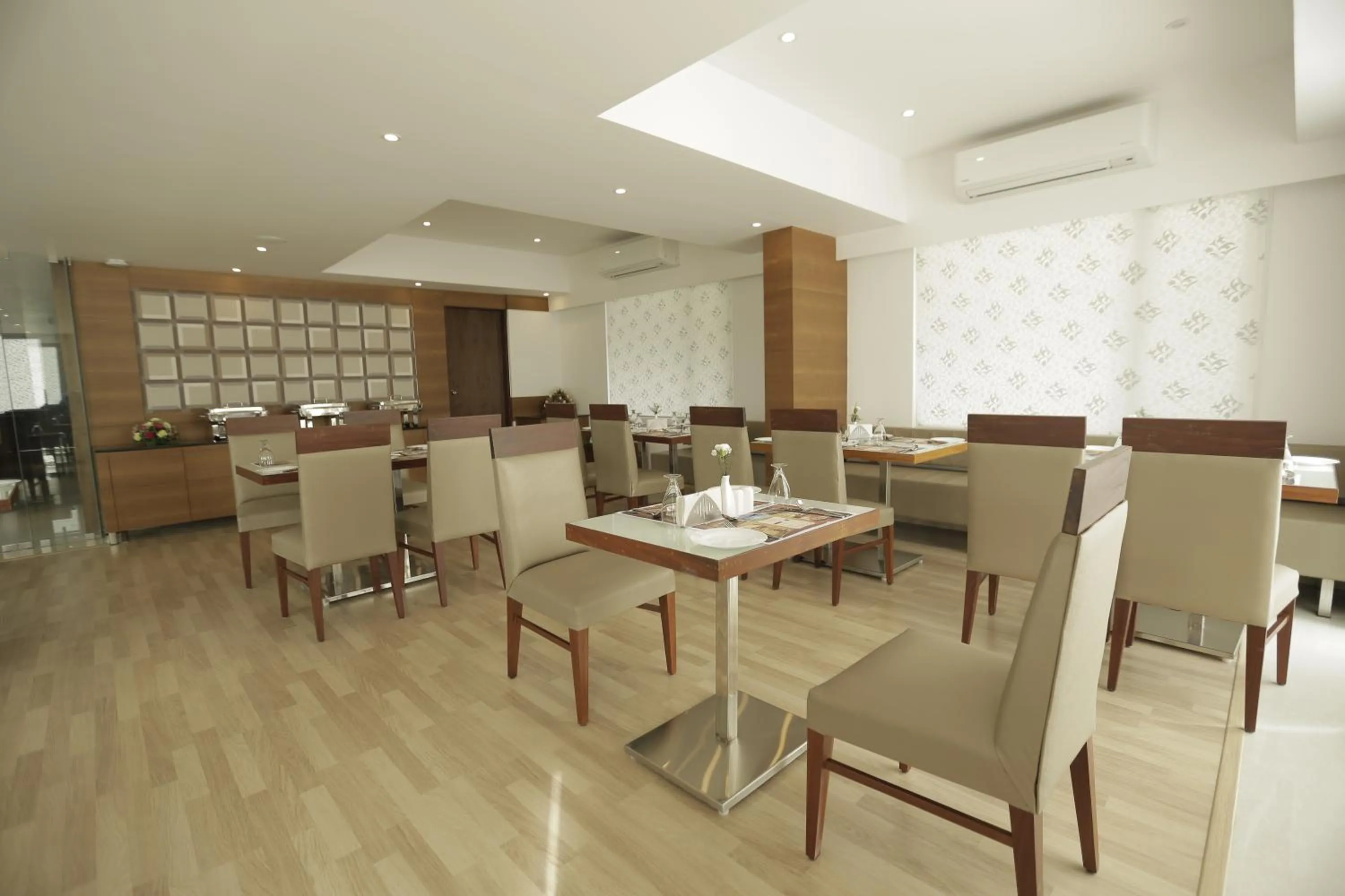 Buffet breakfast in Park Connect