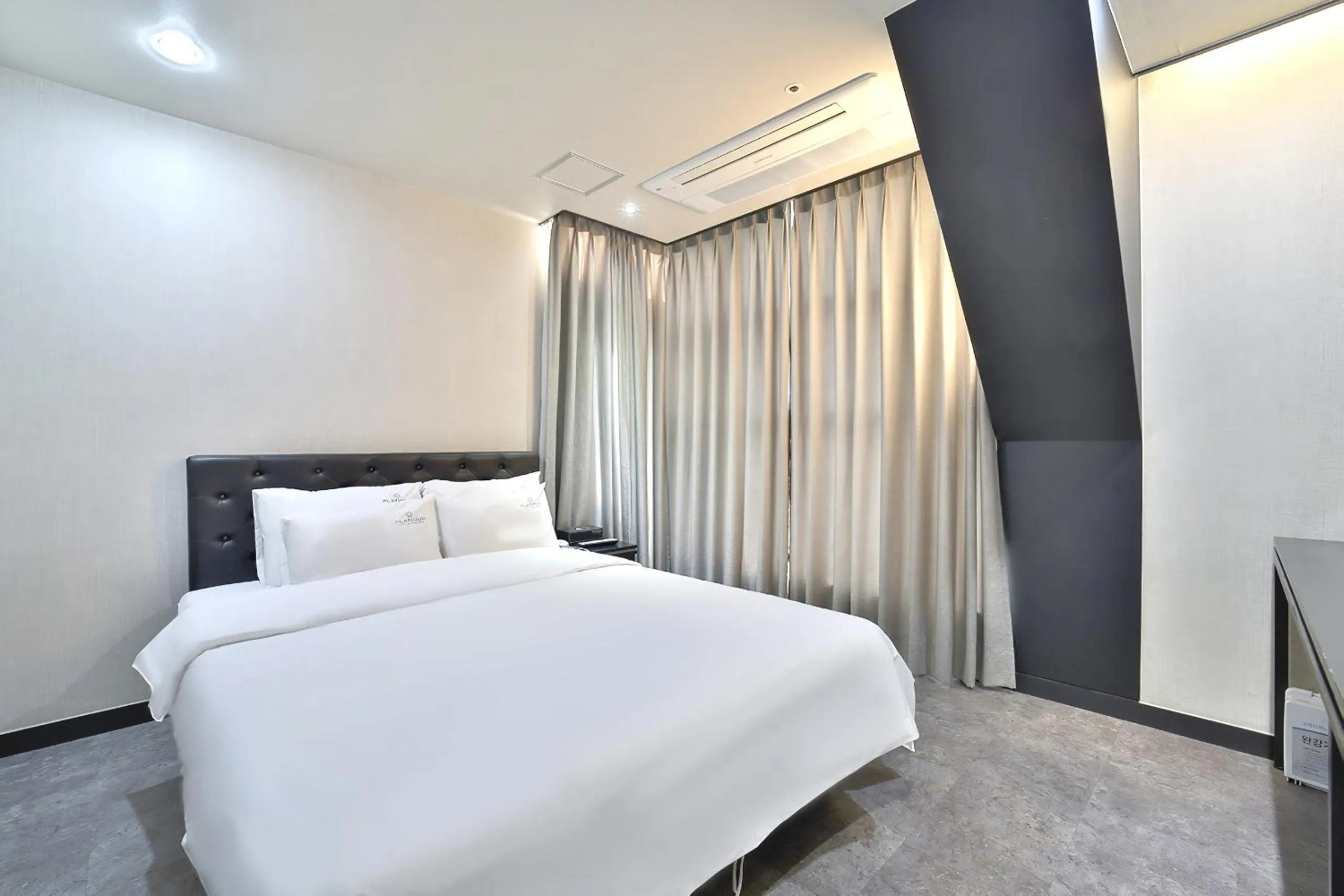 Bed in Busan Platinum Hotel Nampo