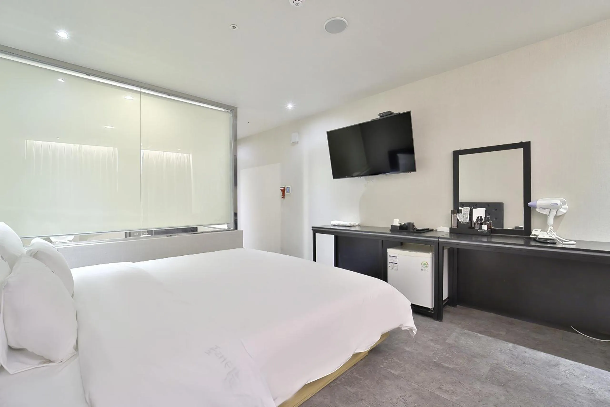 Bedroom, Bed in Busan Platinum Hotel Nampo