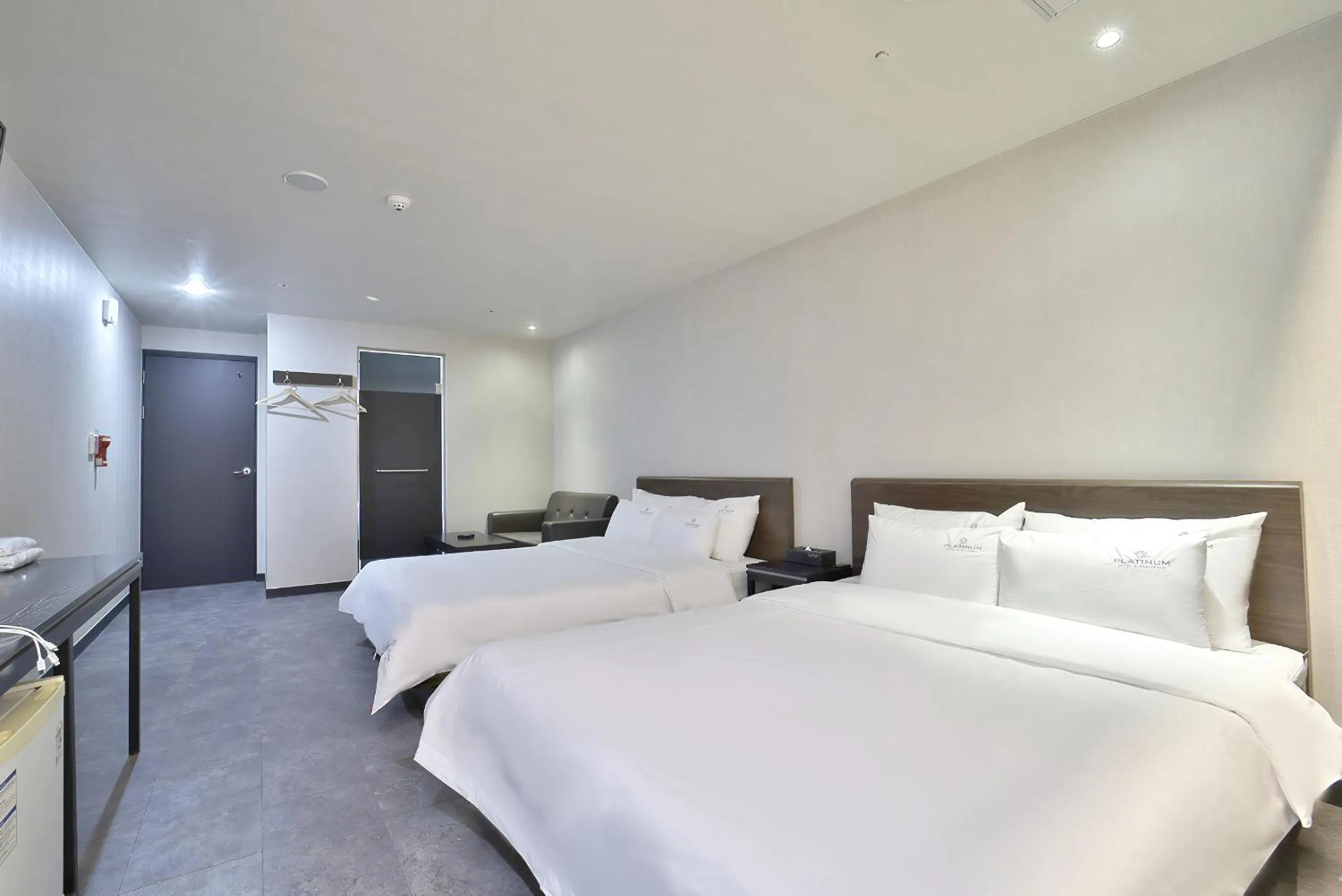 Bedroom, Bed in Busan Platinum Hotel Nampo