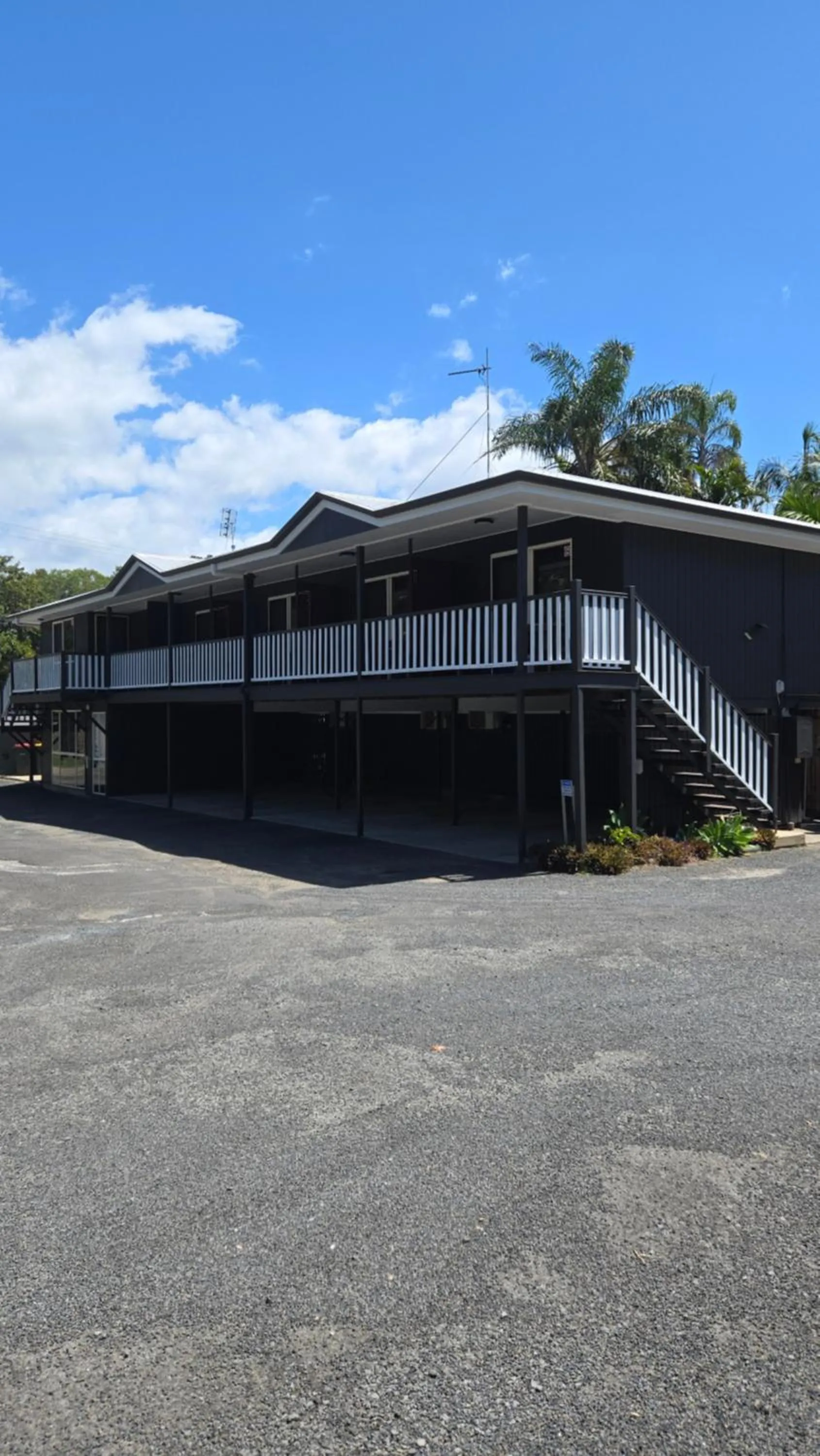 Property building in Agnes Palms Motel