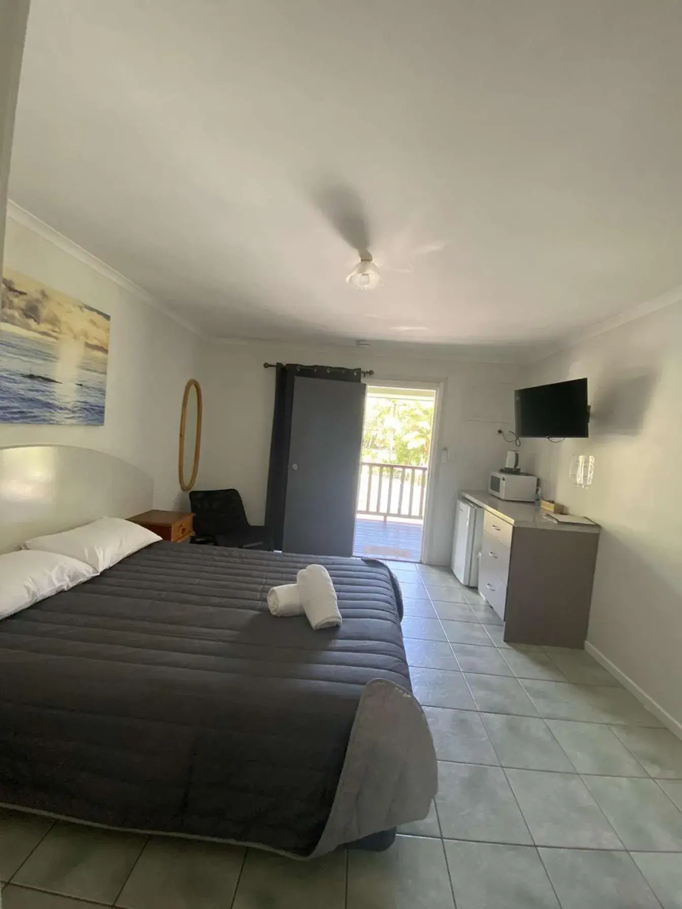 Queen Room in Agnes Palms Motel Queen Room in Agnes Palms Motel