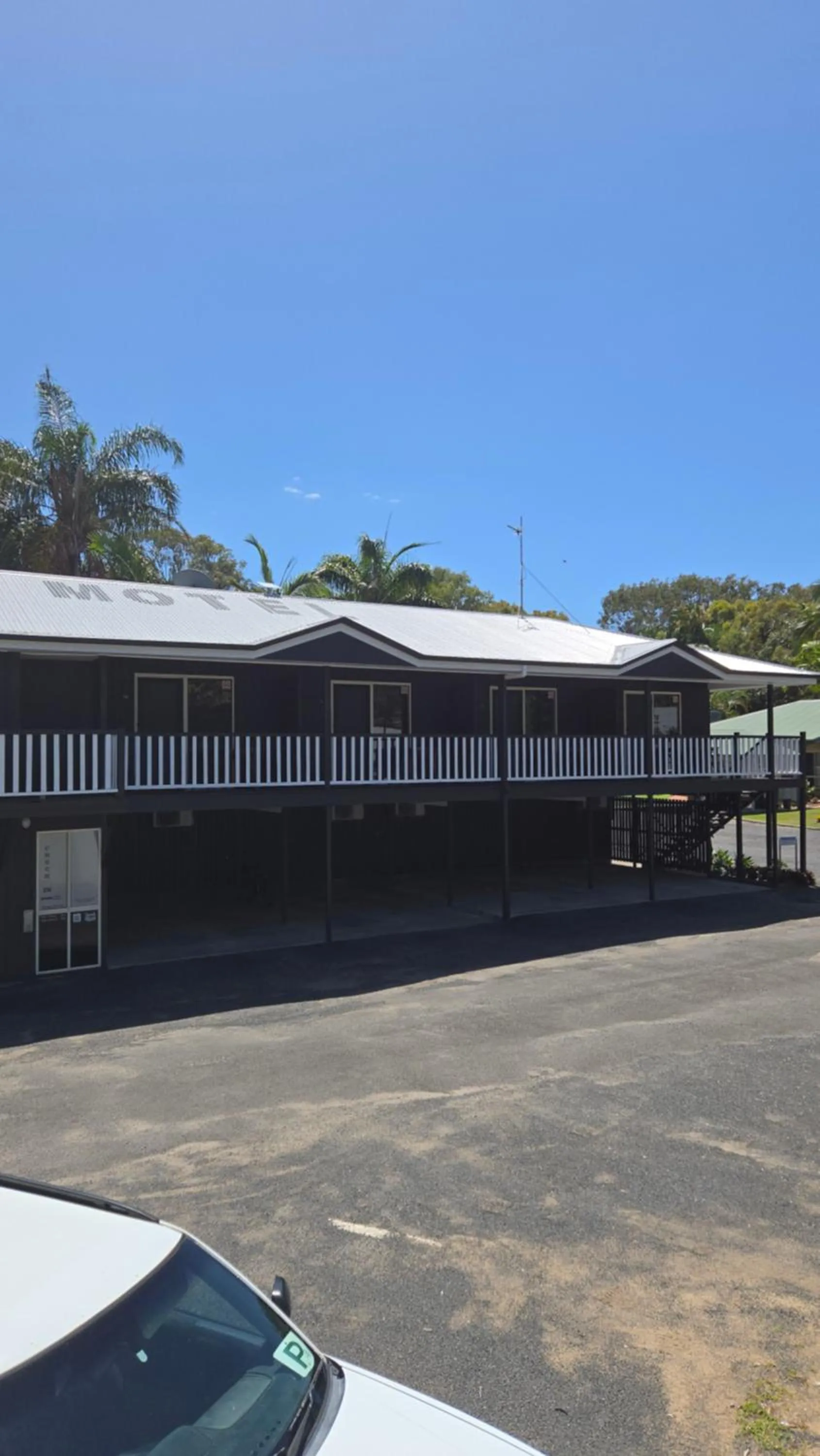 Property building in Agnes Palms Motel