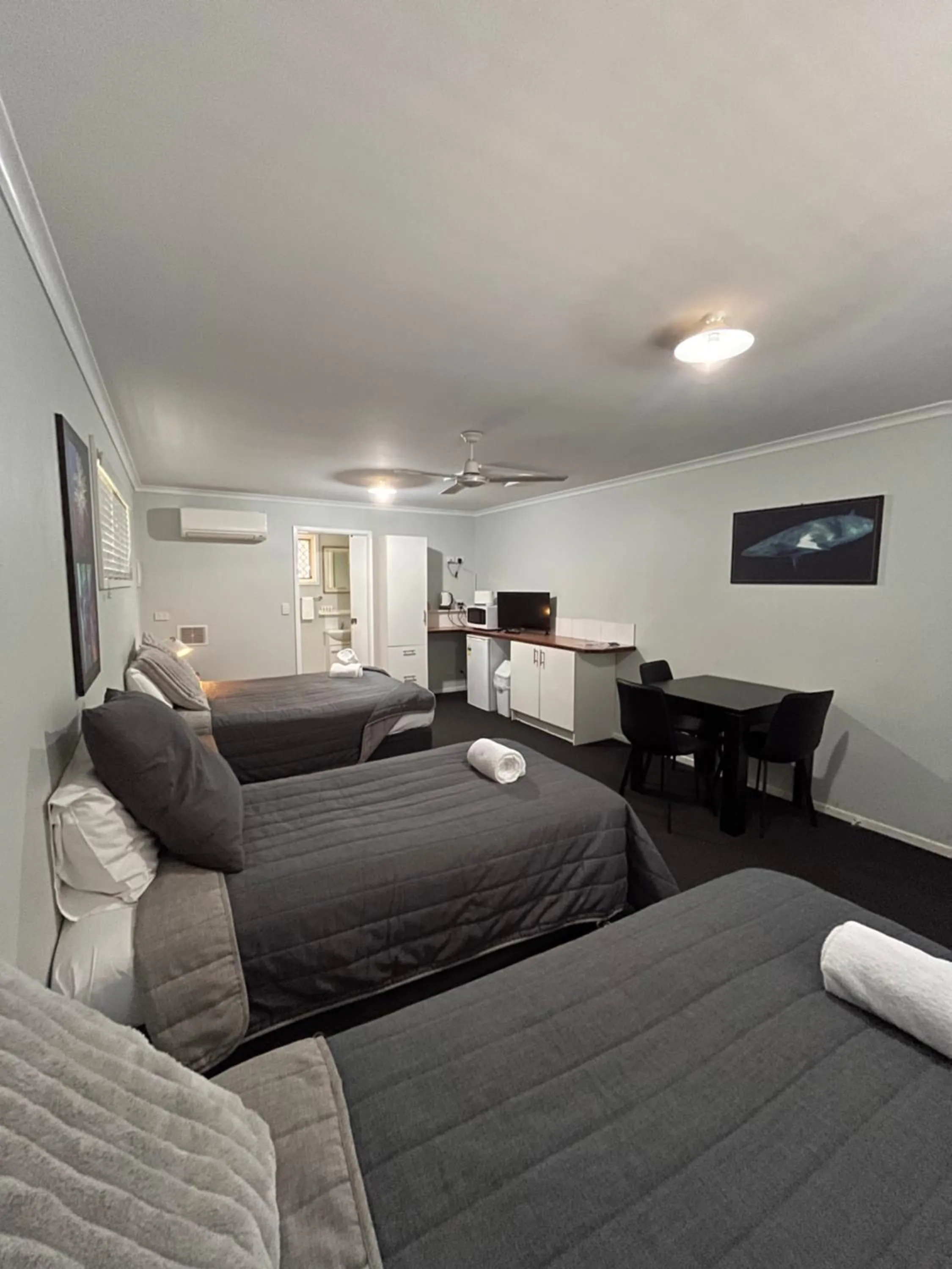 Photo of the whole room, Bed in Agnes Palms Motel