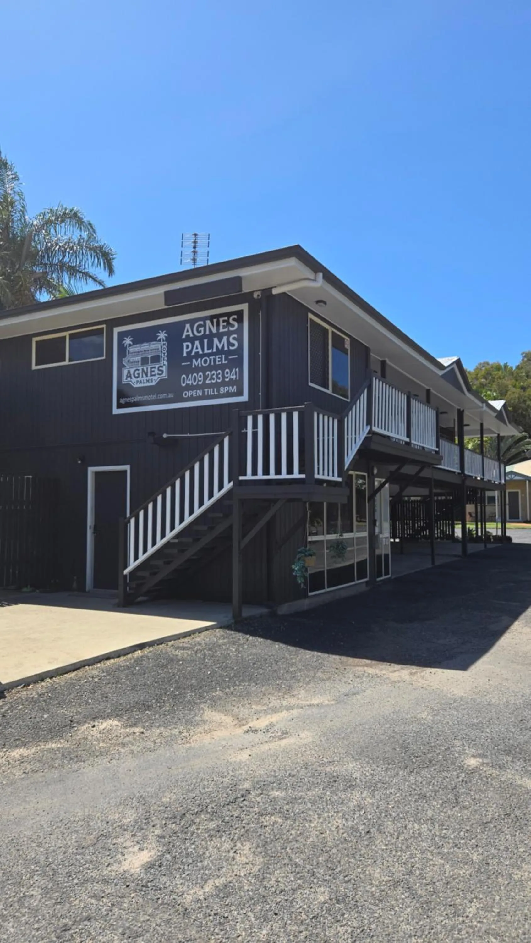 Property building in Agnes Palms Motel