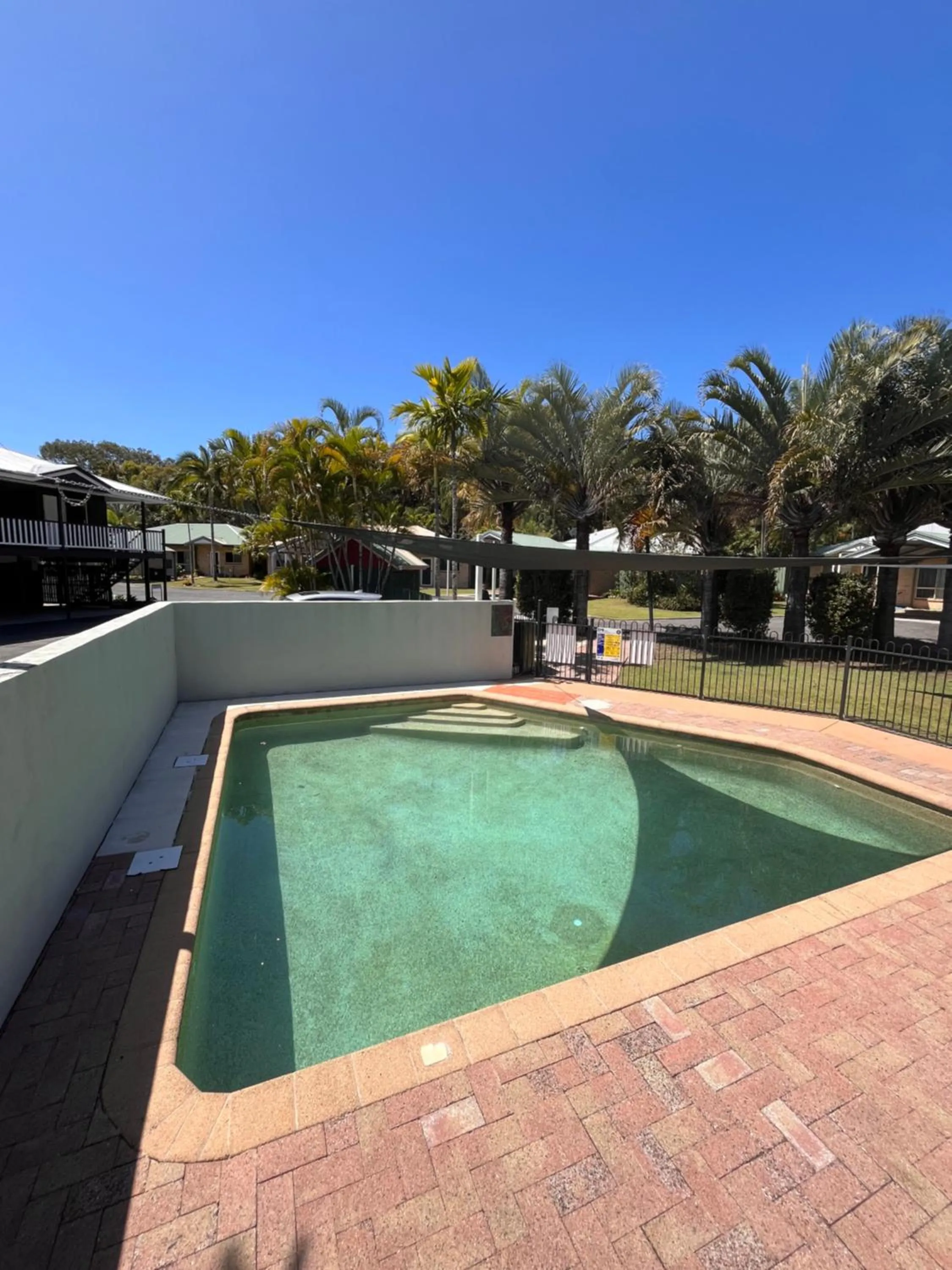 Swimming pool in Agnes Palms Motel