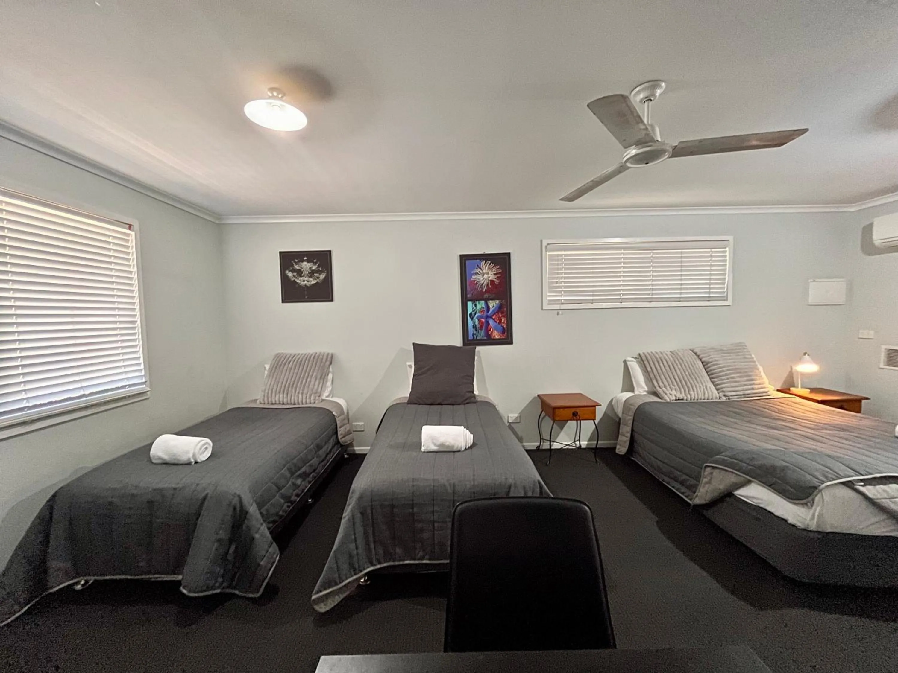 Bed in Agnes Palms Motel