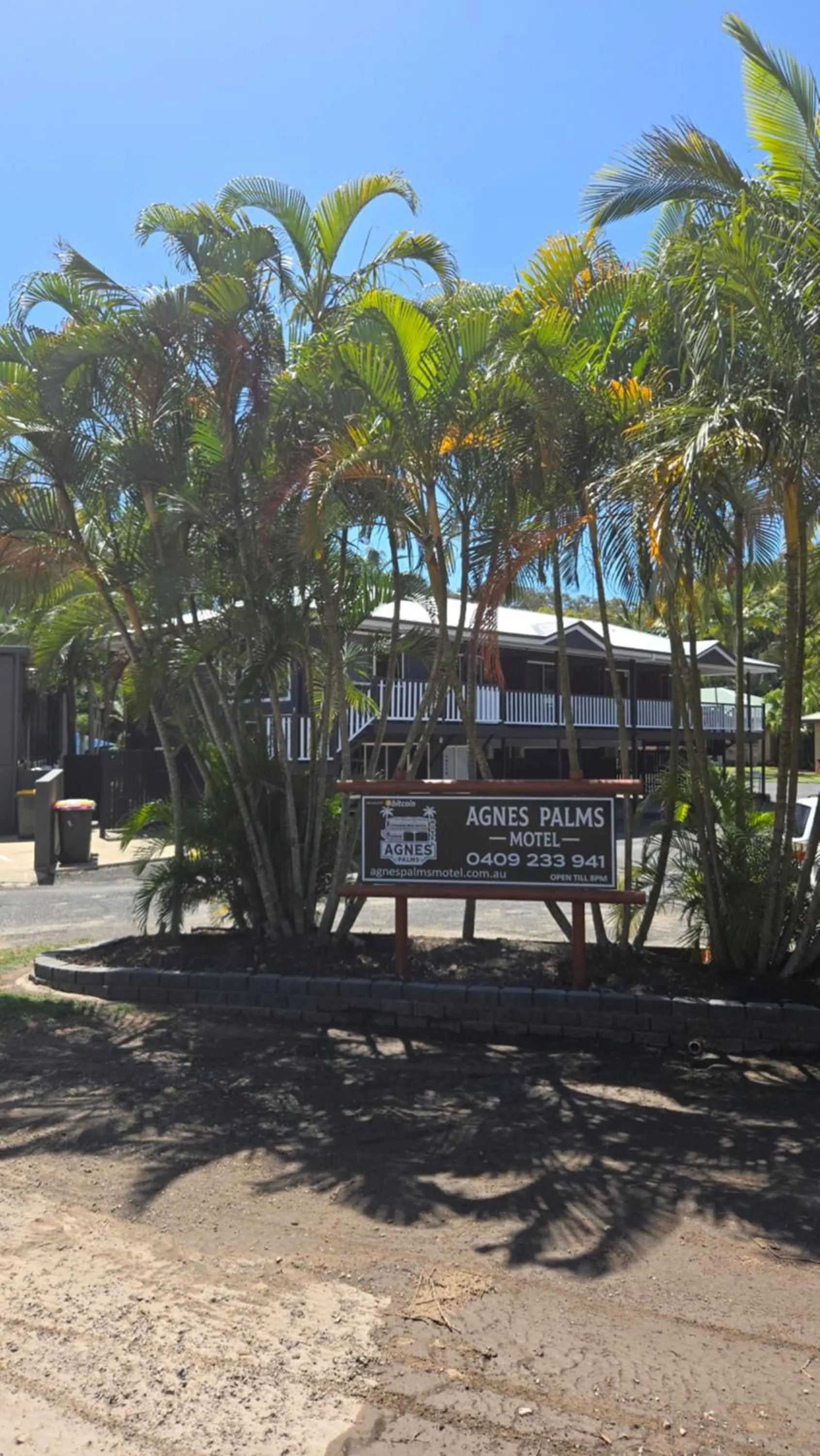 Property building in Agnes Palms Motel