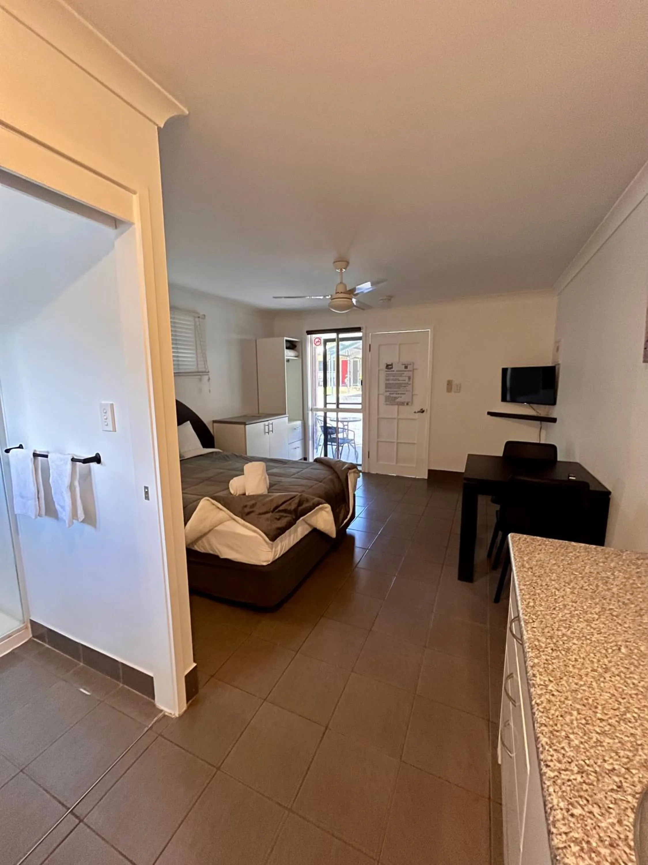 Photo of the whole room, Bed in Agnes Palms Motel