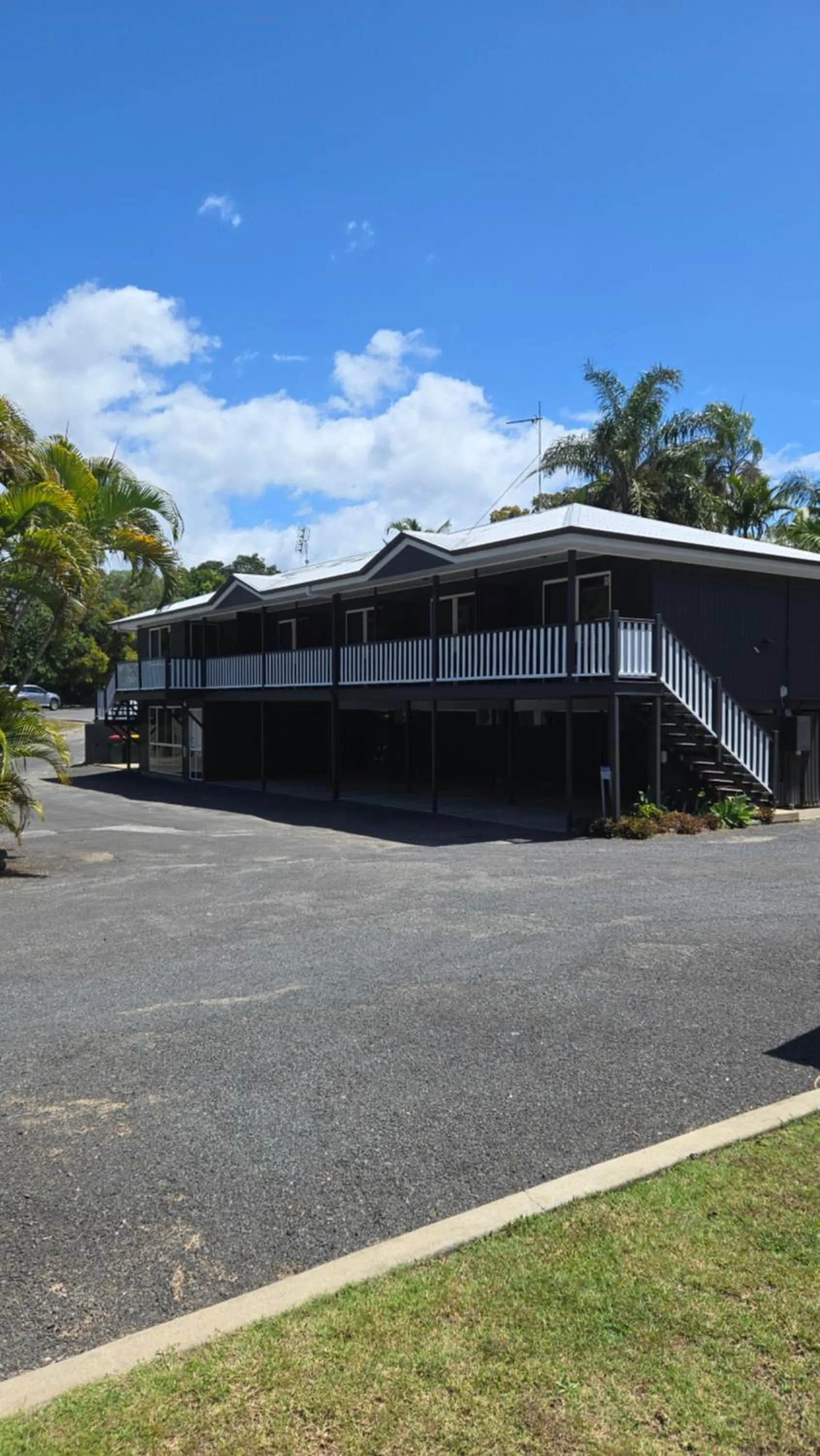 Property building in Agnes Palms Motel