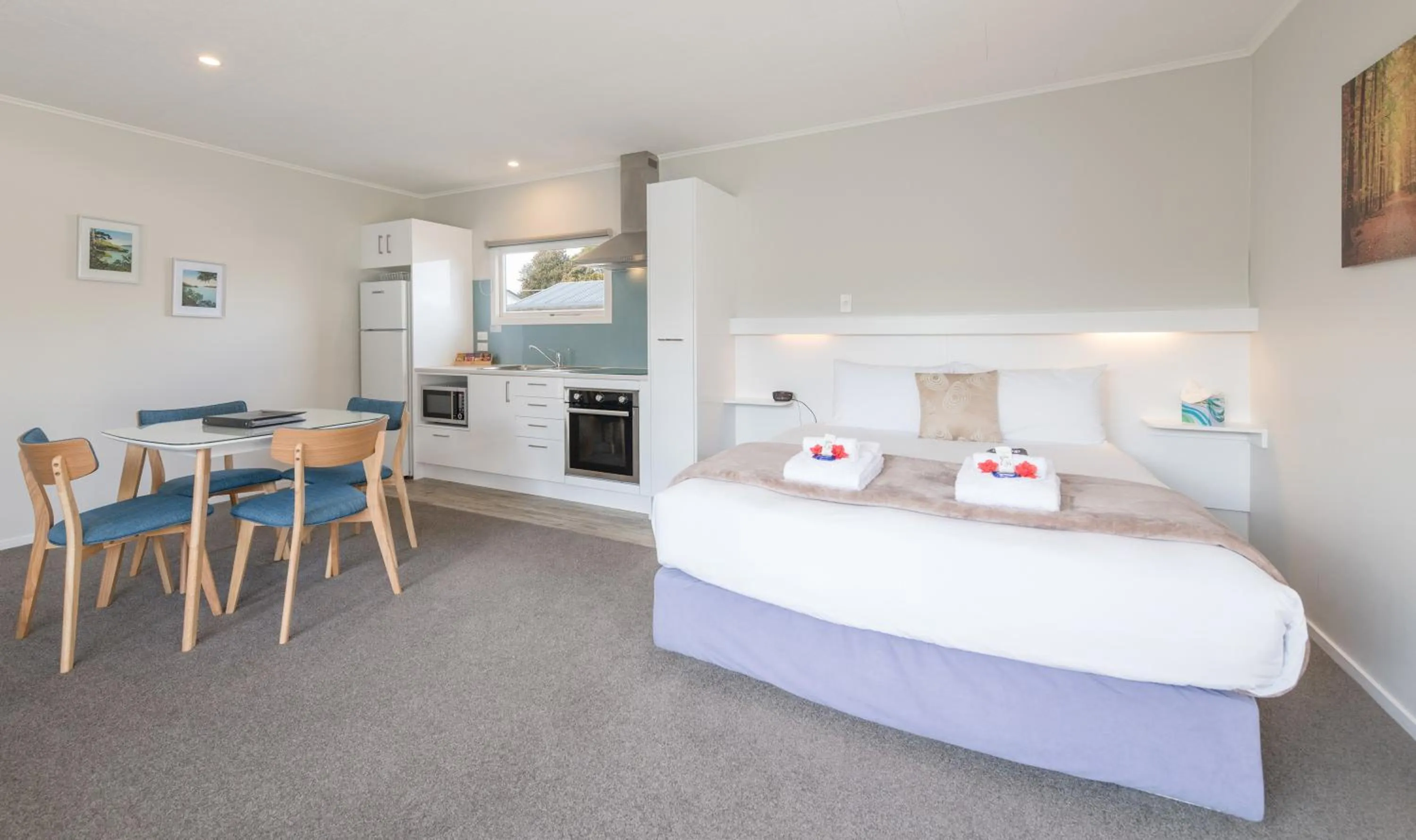 Photo of the whole room in Abbey Court Motel