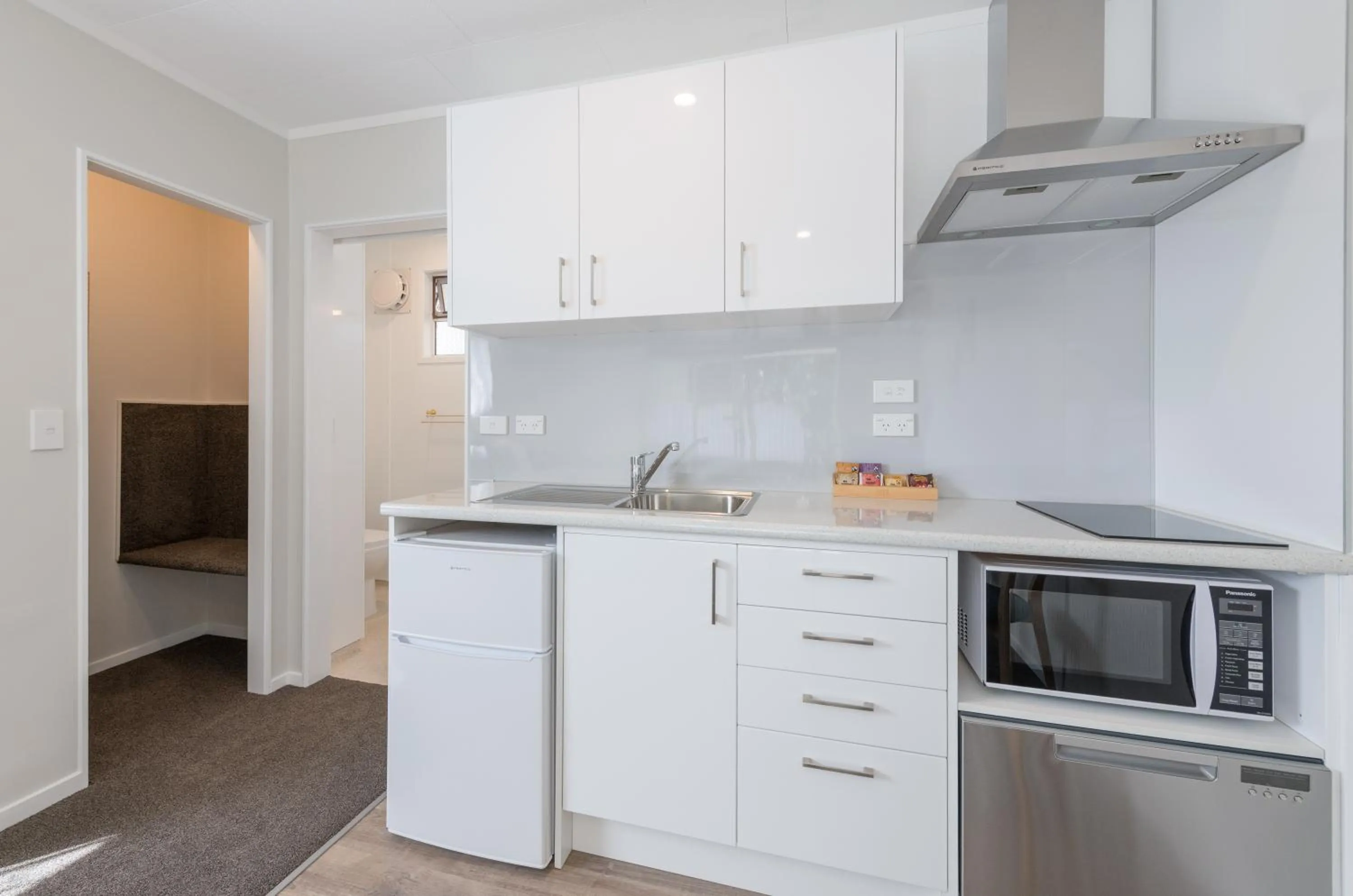 Kitchen or kitchenette in Abbey Court Motel