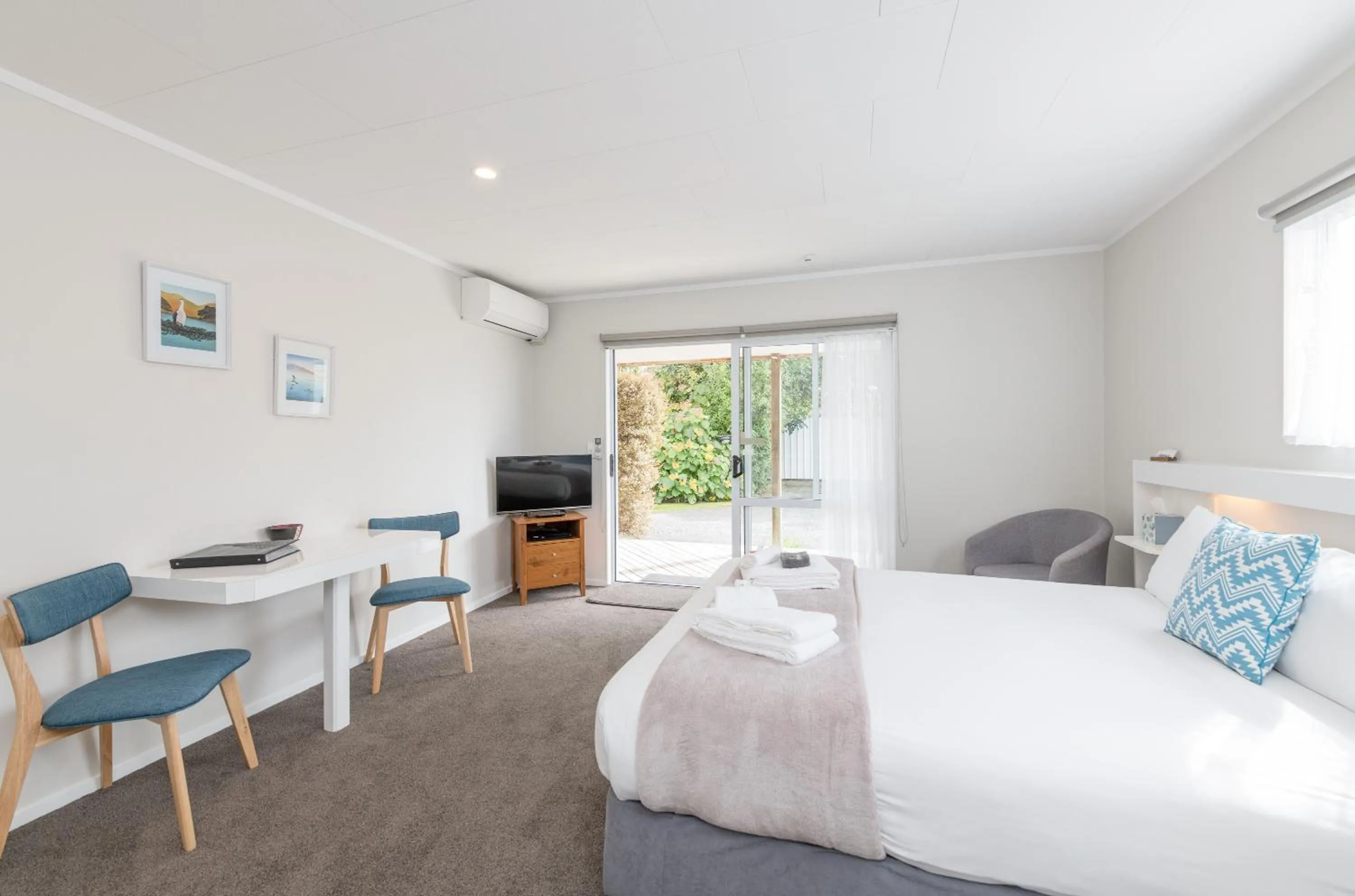 Photo of the whole room in Abbey Court Motel