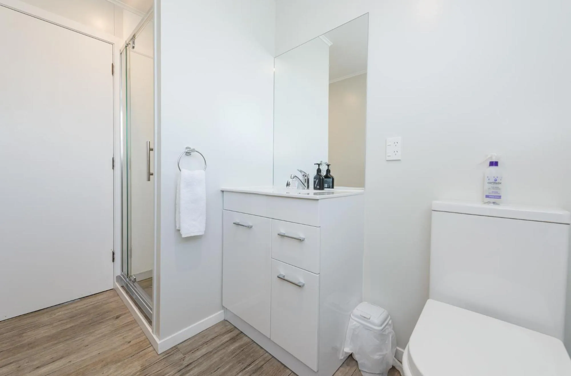 Shower in Abbey Court Motel