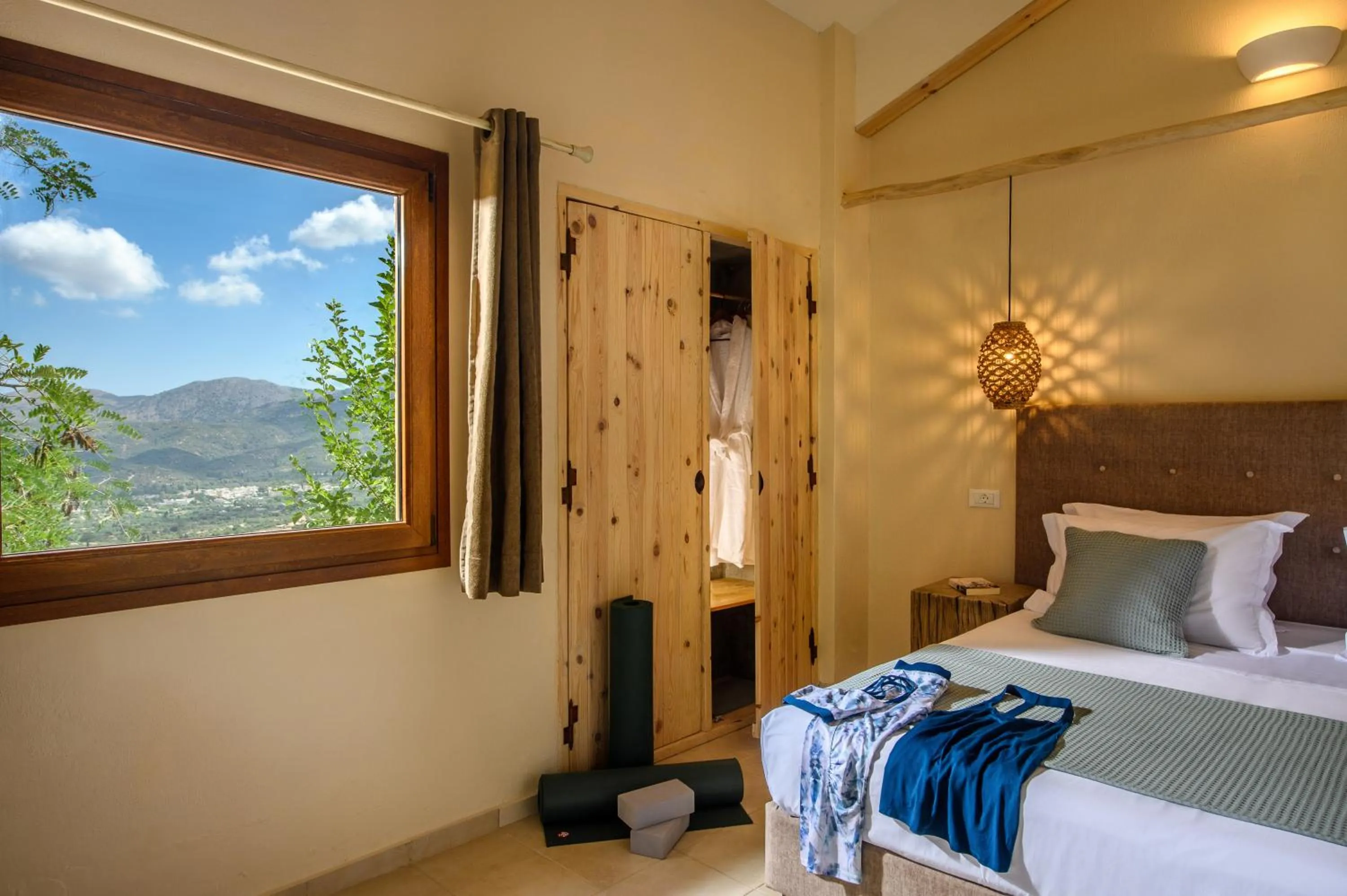 wardrobe in Country Hotel Velani