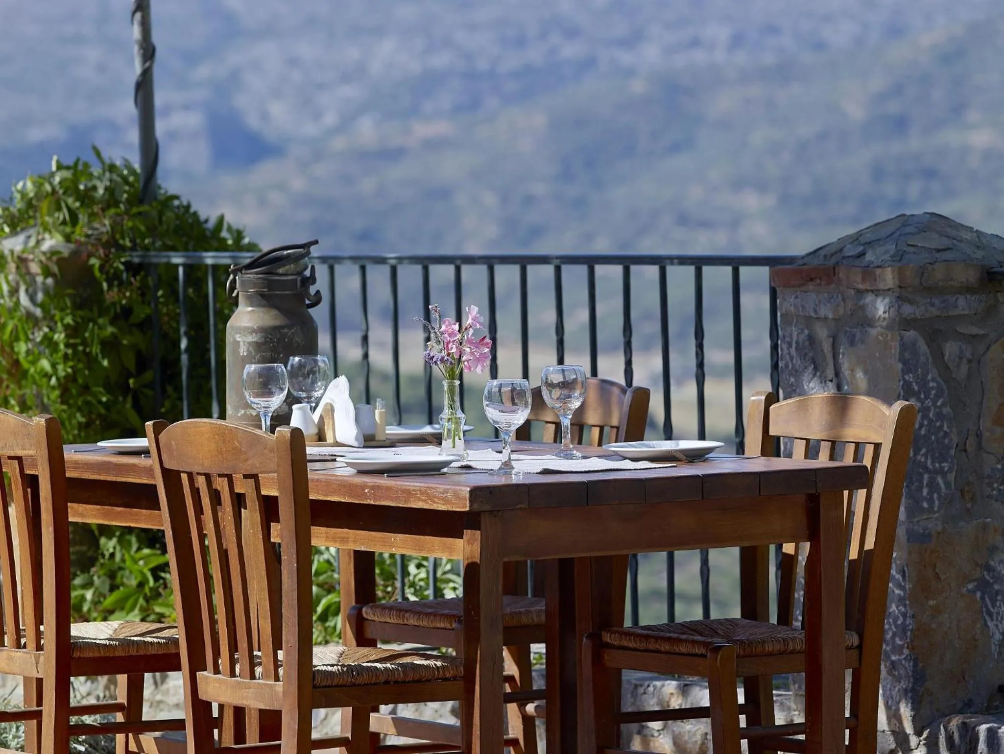 Restaurant/places to eat in Country Hotel Velani