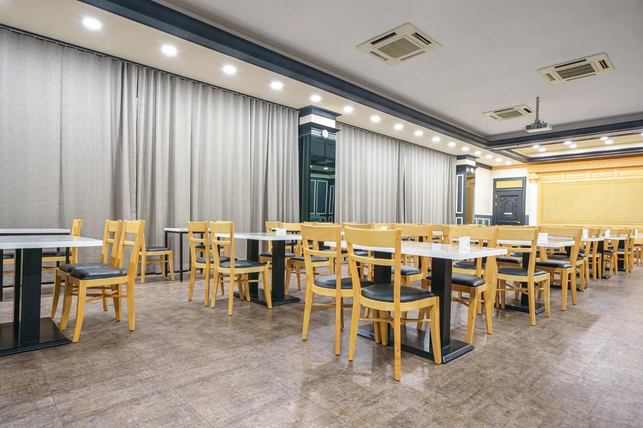 Restaurant/places to eat in Firenze Tourist Hotel