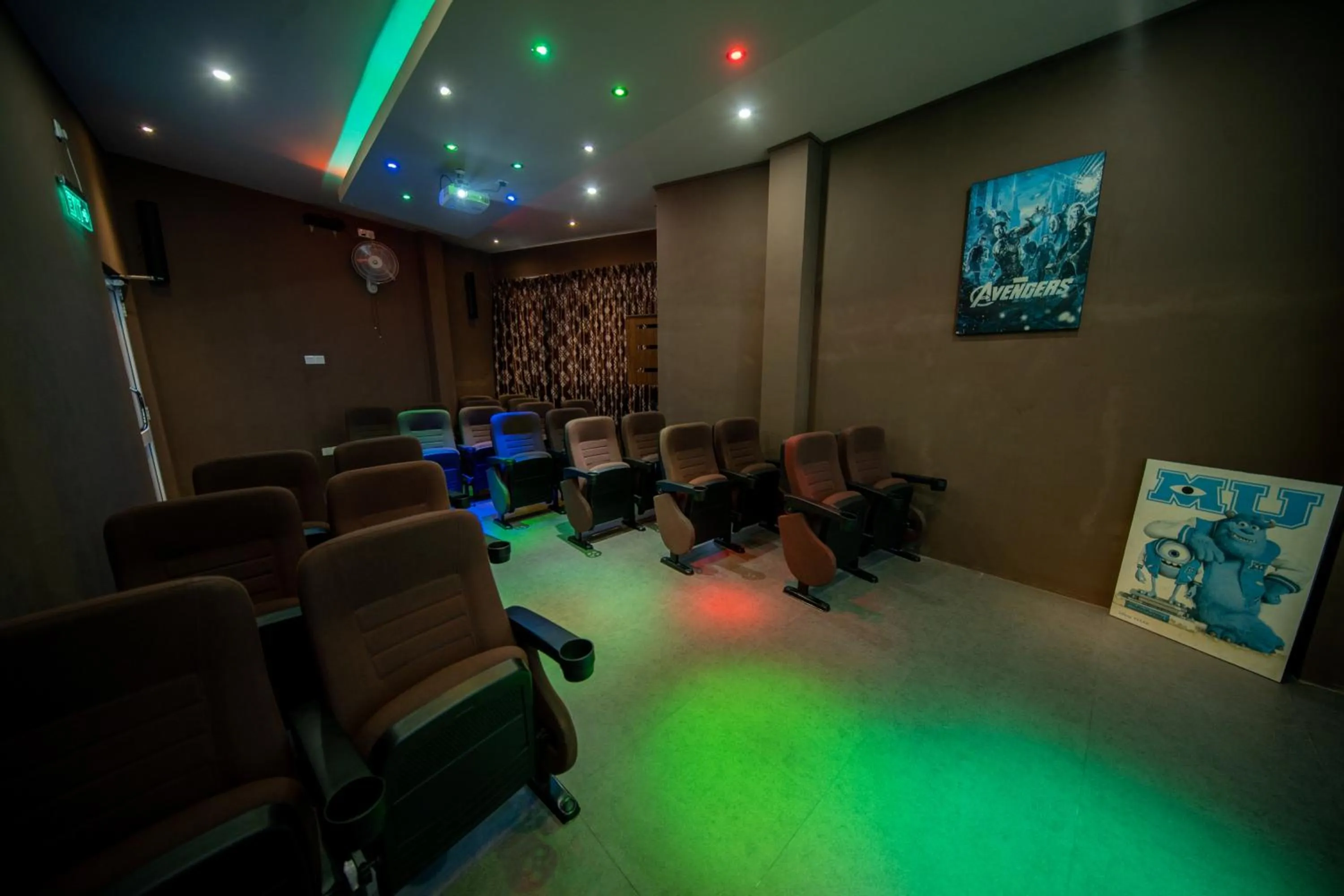 Communal lounge/ TV room in Olympus Plaza Hotel