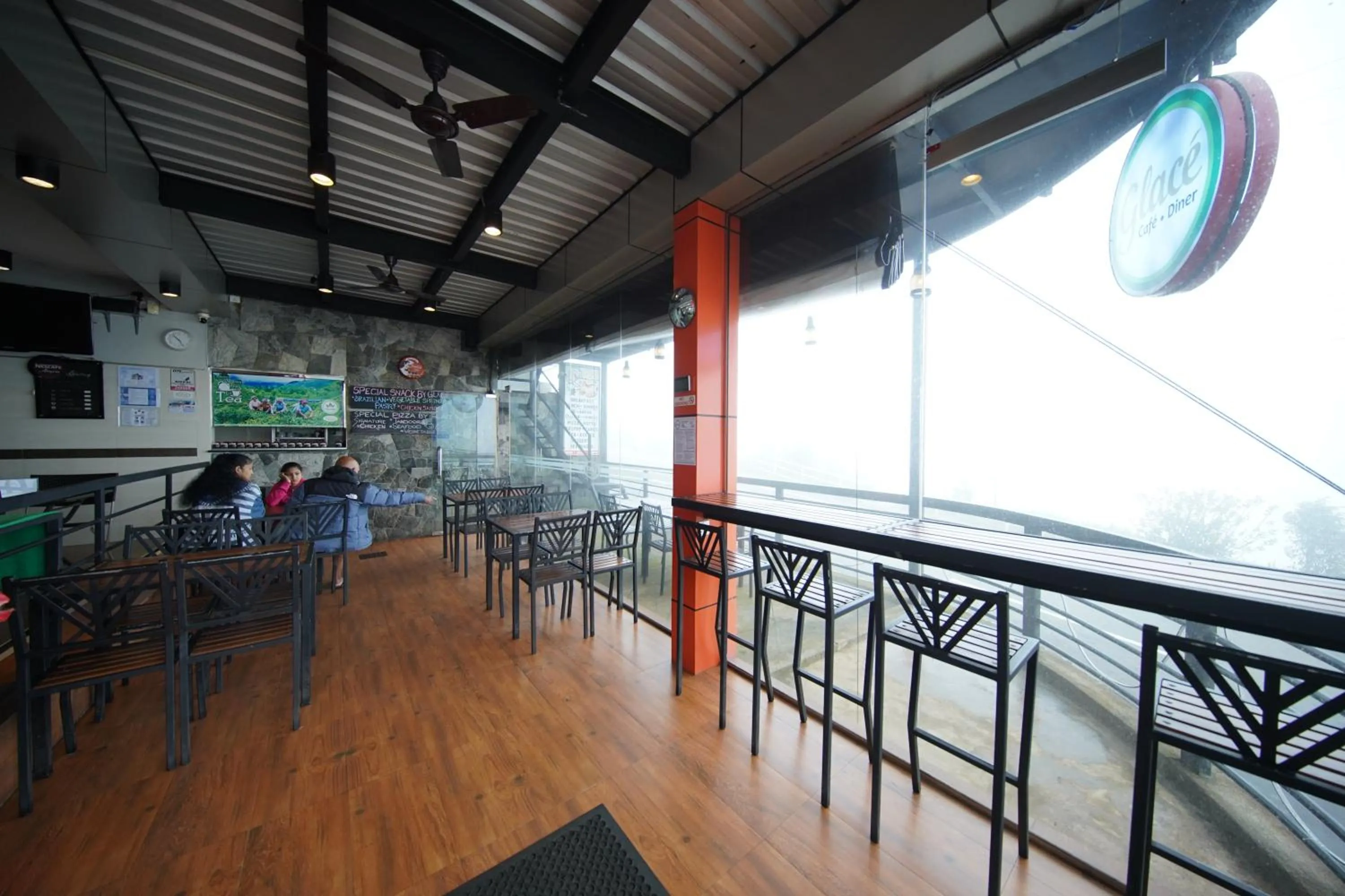 Restaurant/places to eat in Olympus Plaza Hotel