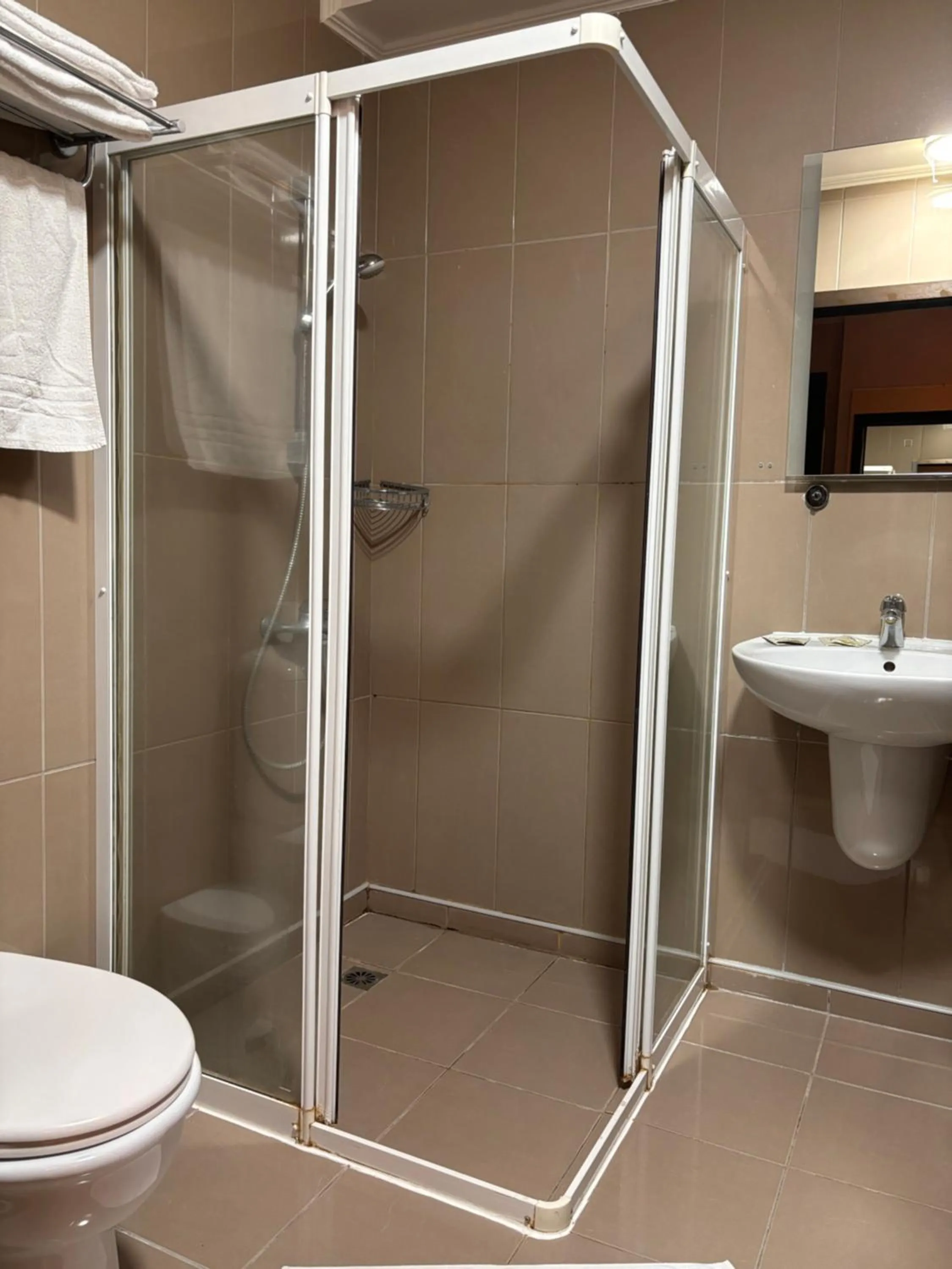 Shower in Escale Hotel