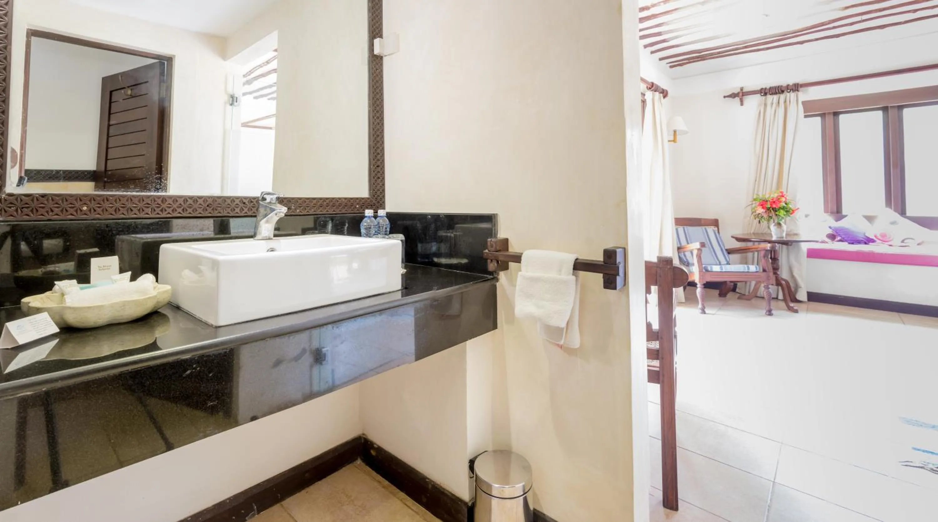 Bathroom in Jacaranda Indian Ocean Beach Resort