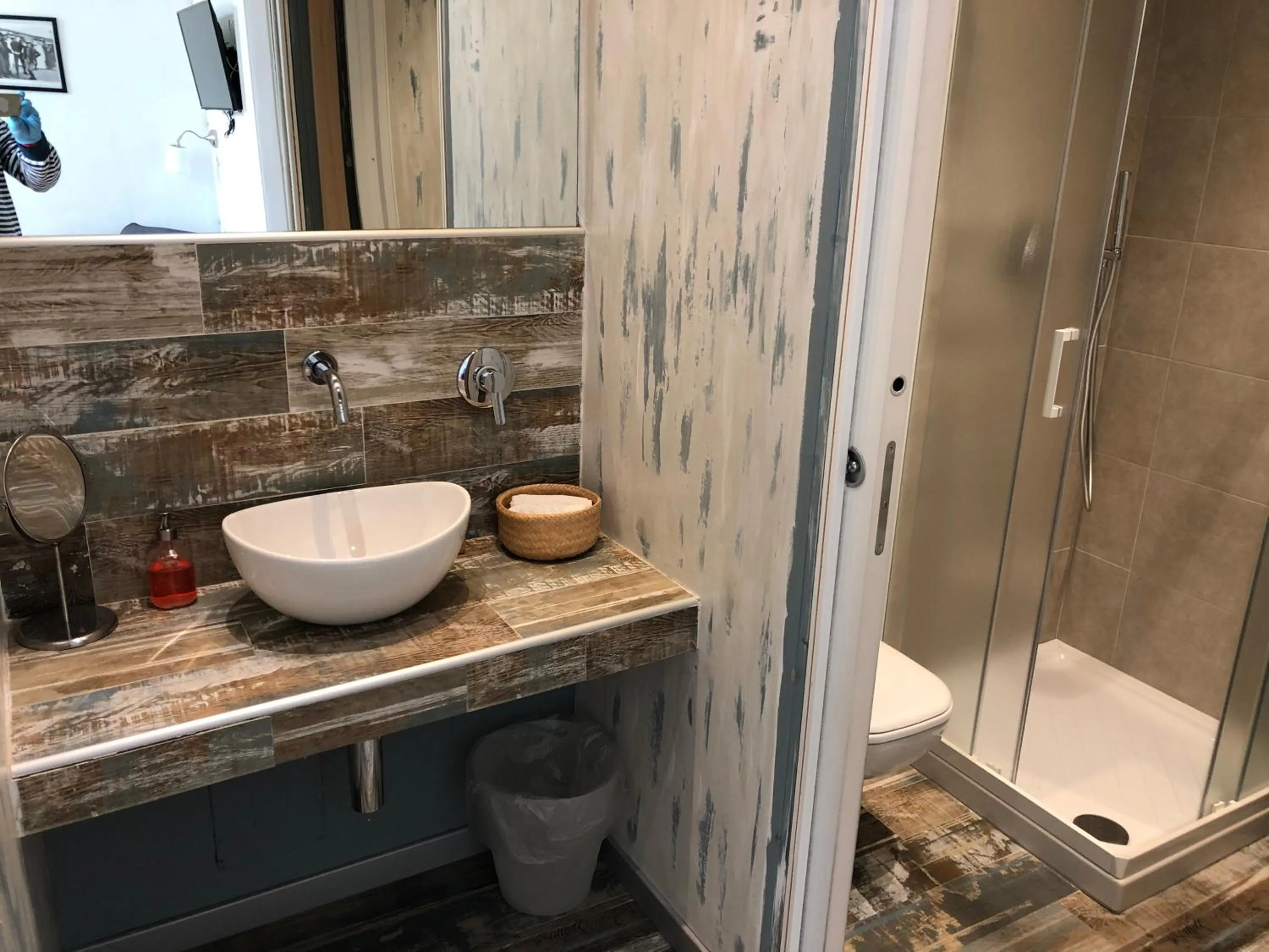 Shower in La Terrazza Di Arturo Guest House