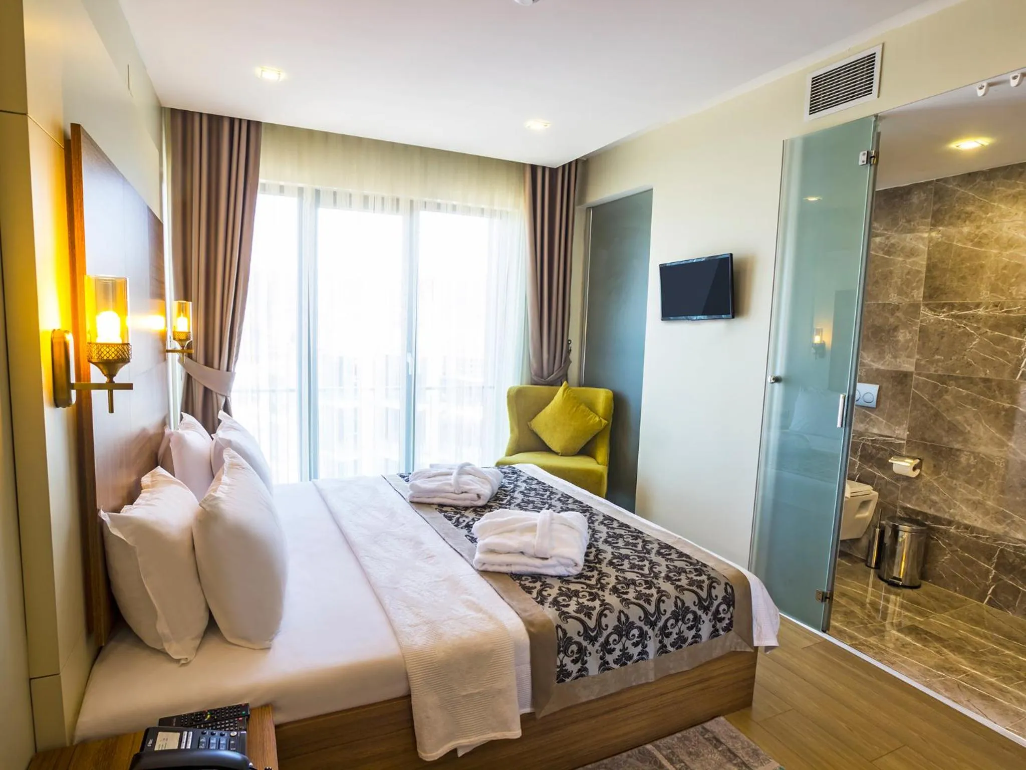 Bed in Alesha Suite Otel