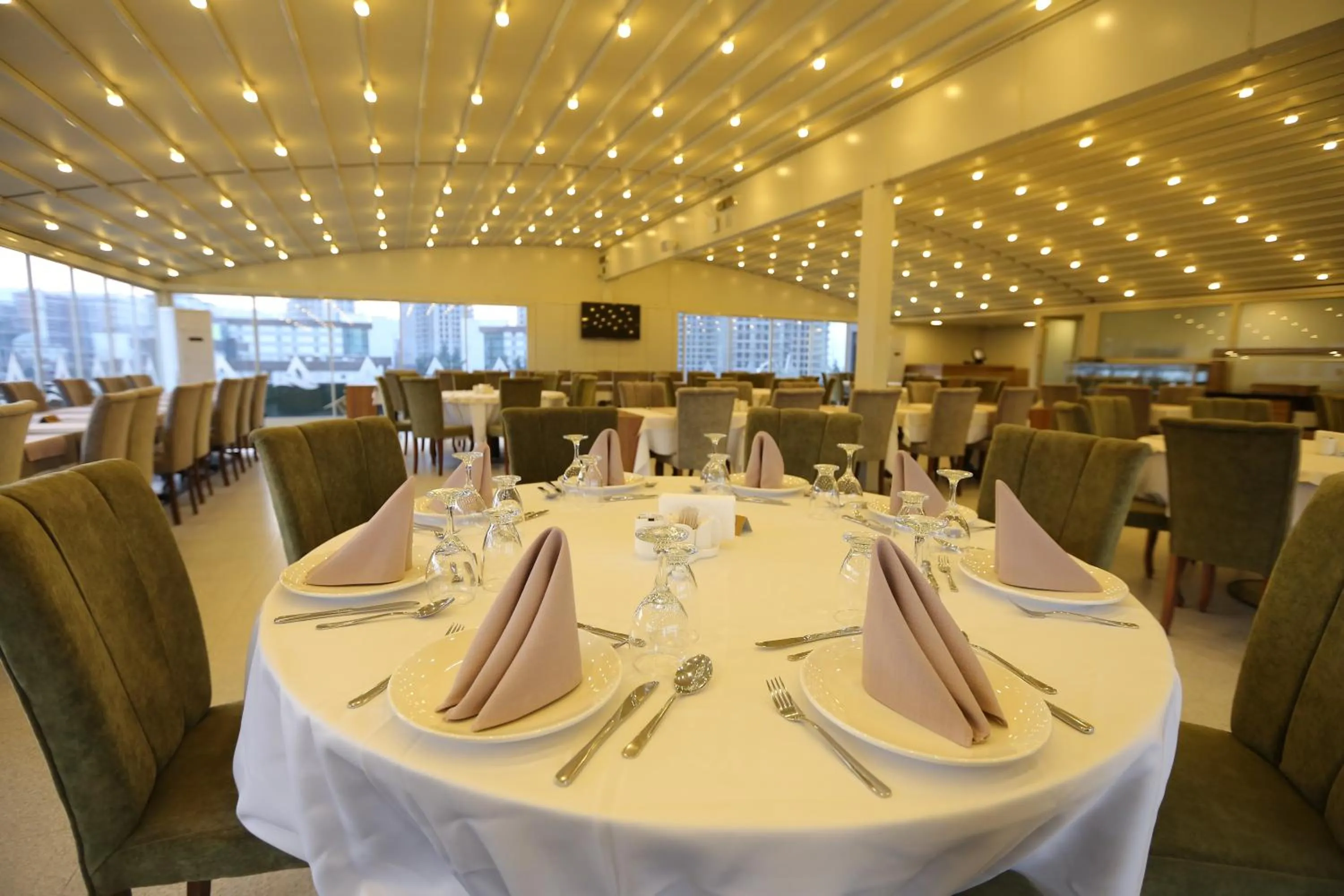 Restaurant/places to eat in Alesha Suite Otel