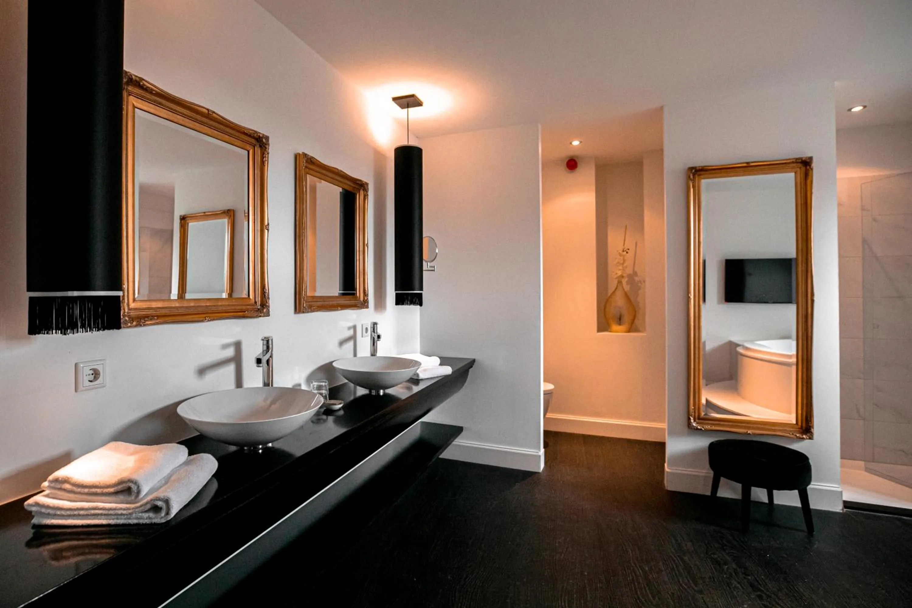 Bathroom in Le Theatre