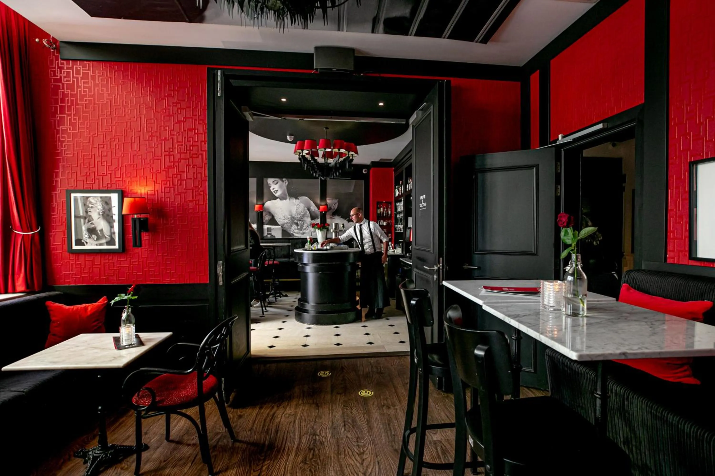 Restaurant/places to eat in Le Theatre