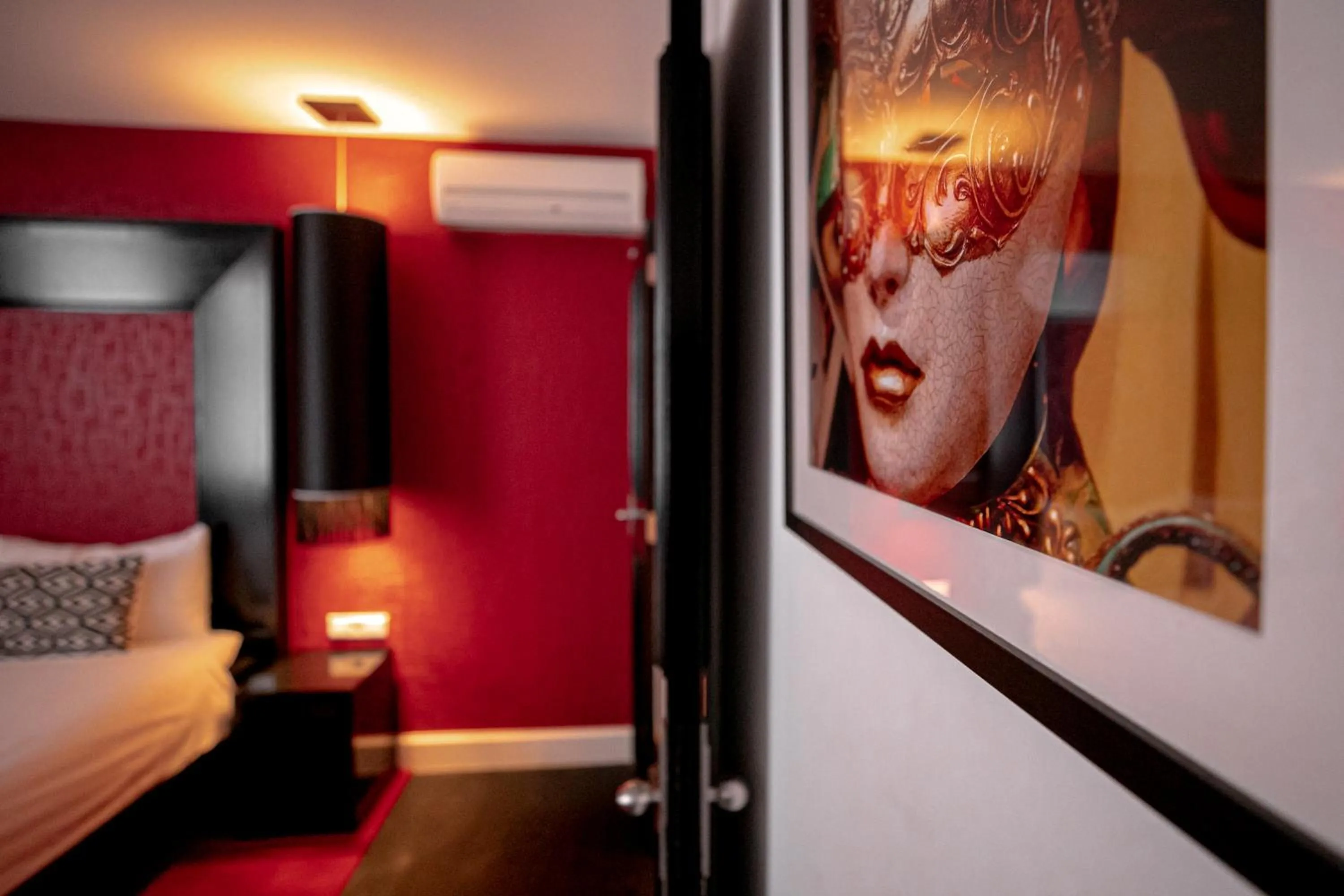 Decorative detail, Bed in Le Theatre