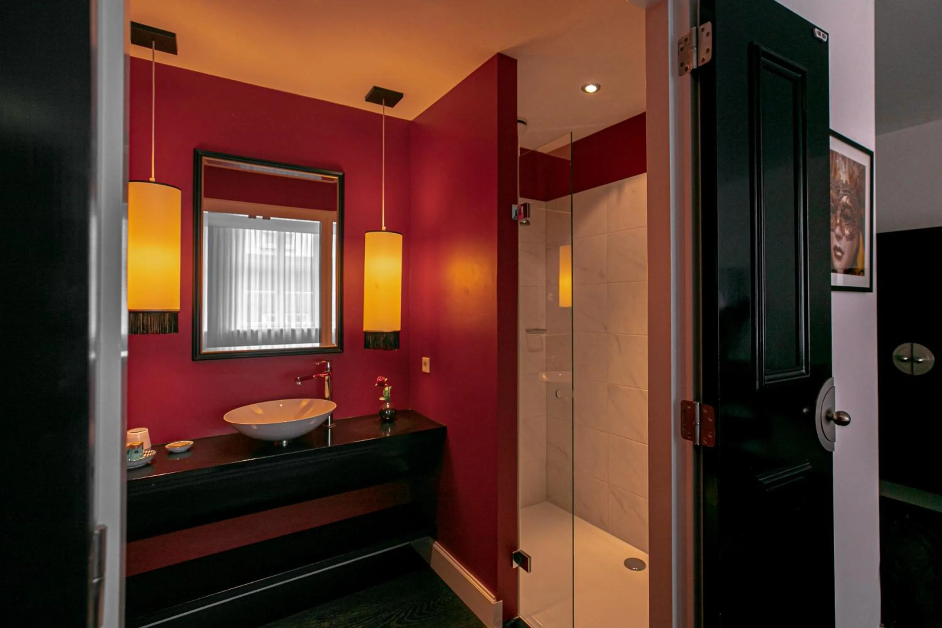 Shower in Le Theatre