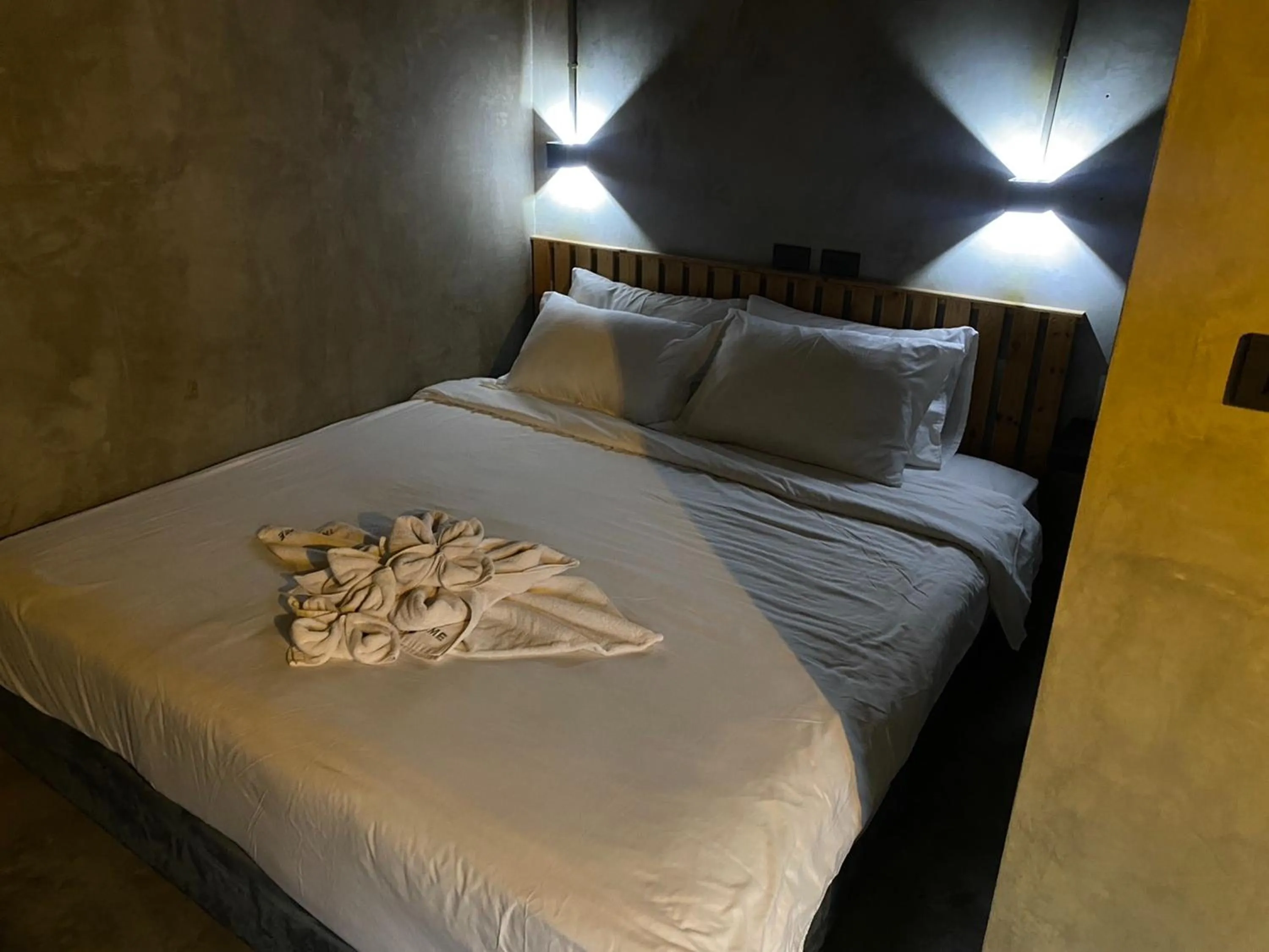 Bed in Sukhum Rajamangala-Phatthanakan Rooms