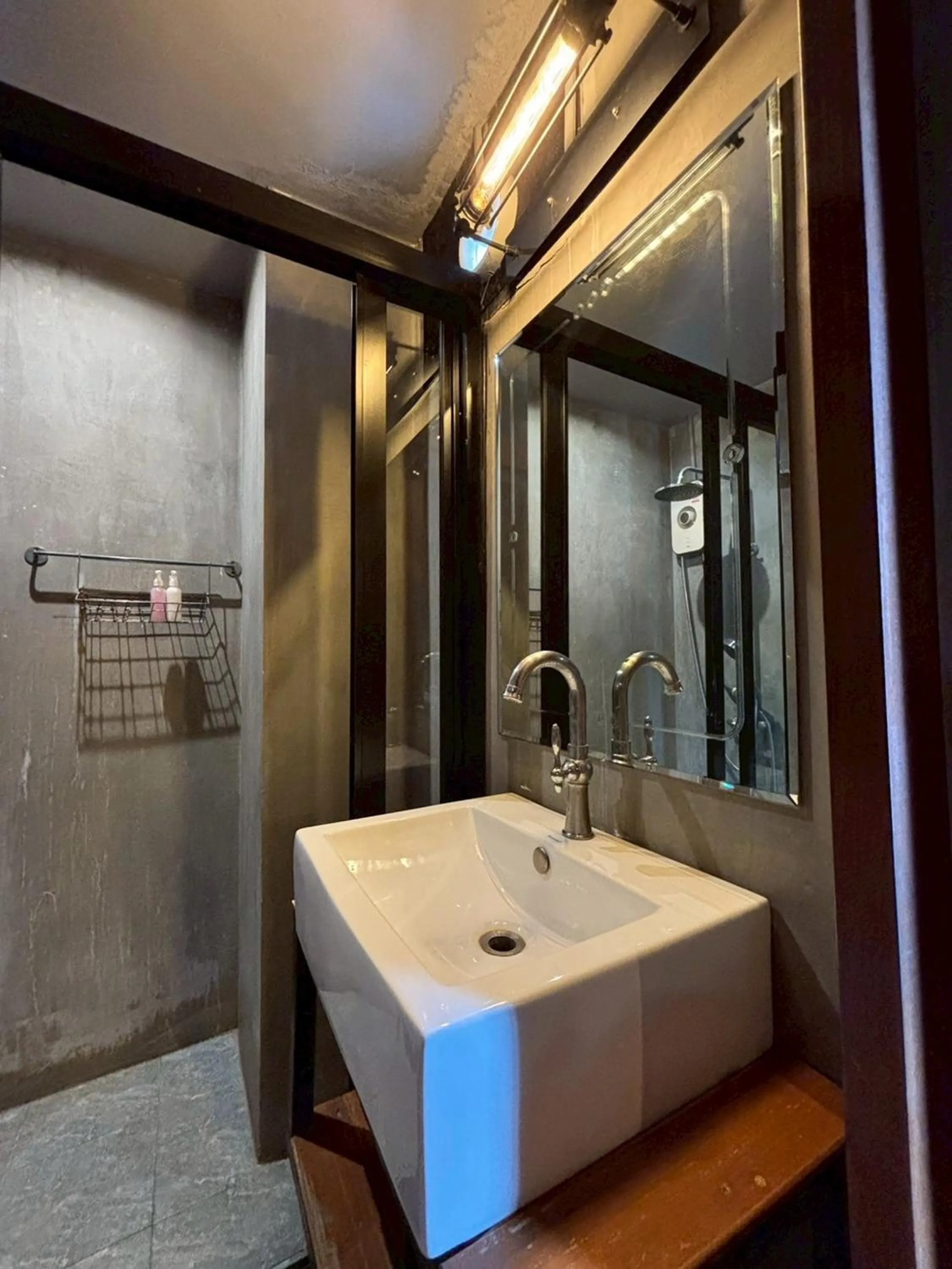 Bathroom in Sukhum Rajamangala-Phatthanakan Rooms