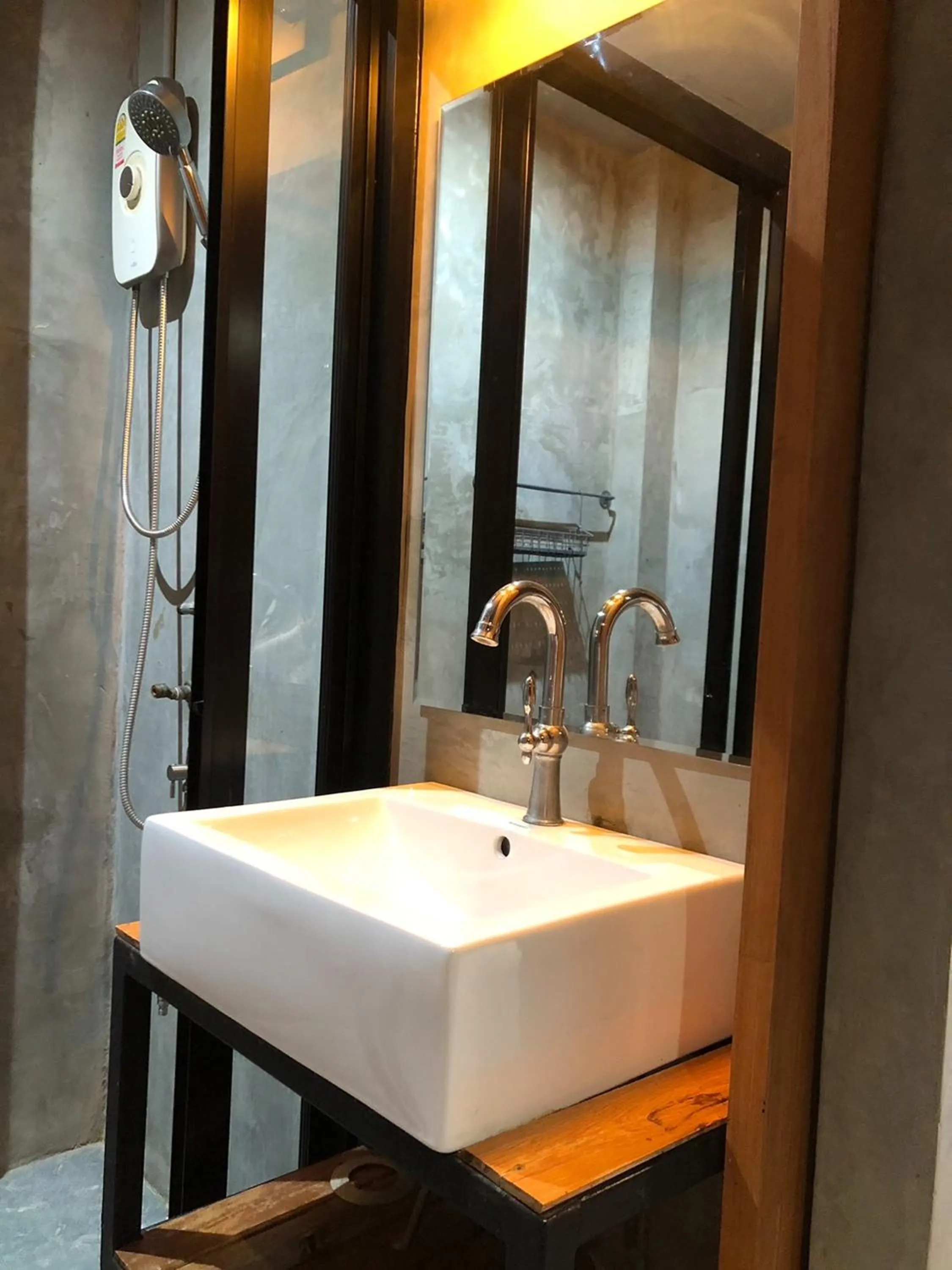 Bathroom in Sukhum Rajamangala-Phatthanakan Rooms