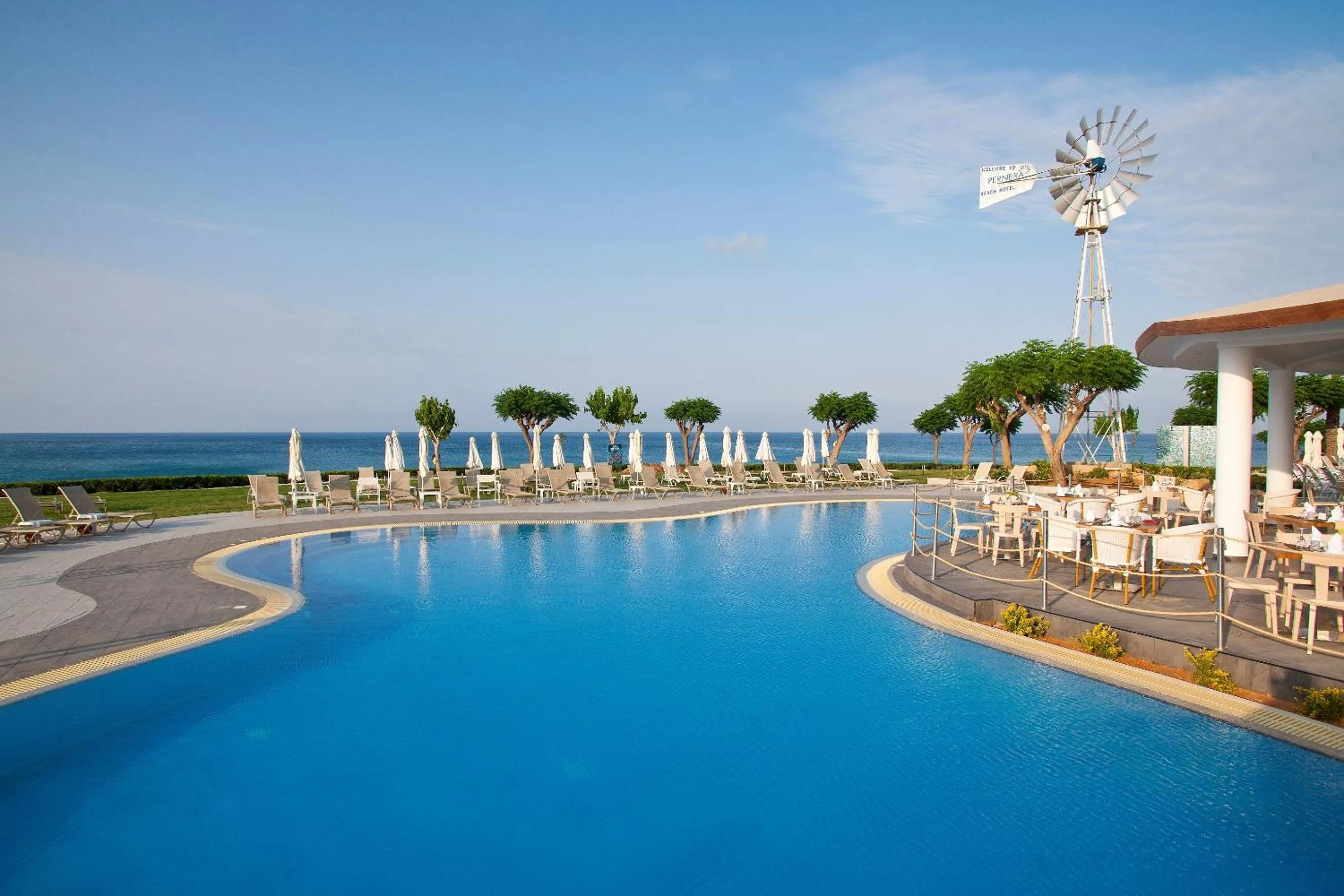 Swimming pool in Pernera Beach Hotel